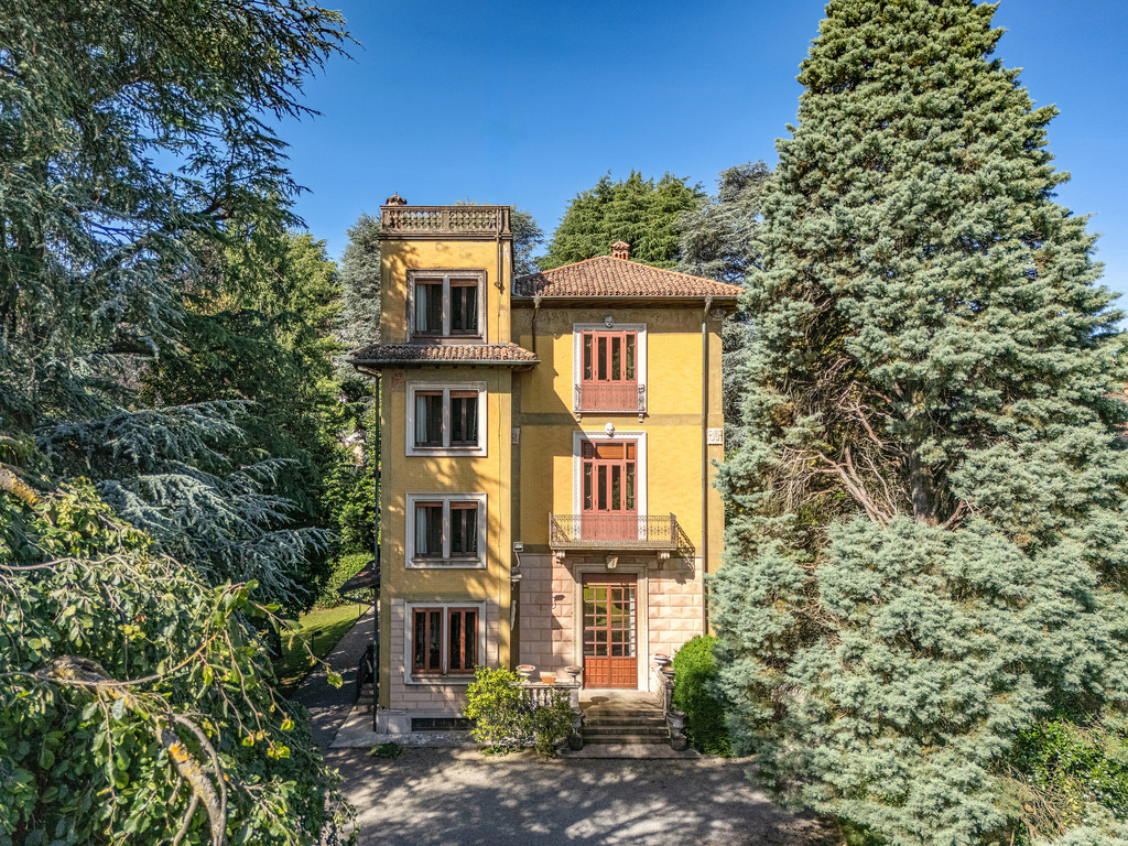 Wonderful Period Villa with garden