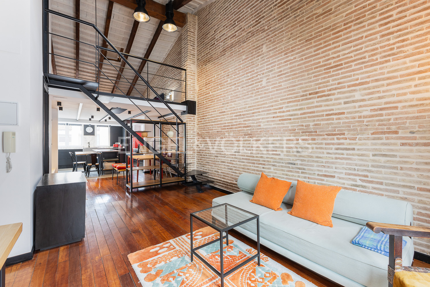 Sunny loft in Ruzafa for short term