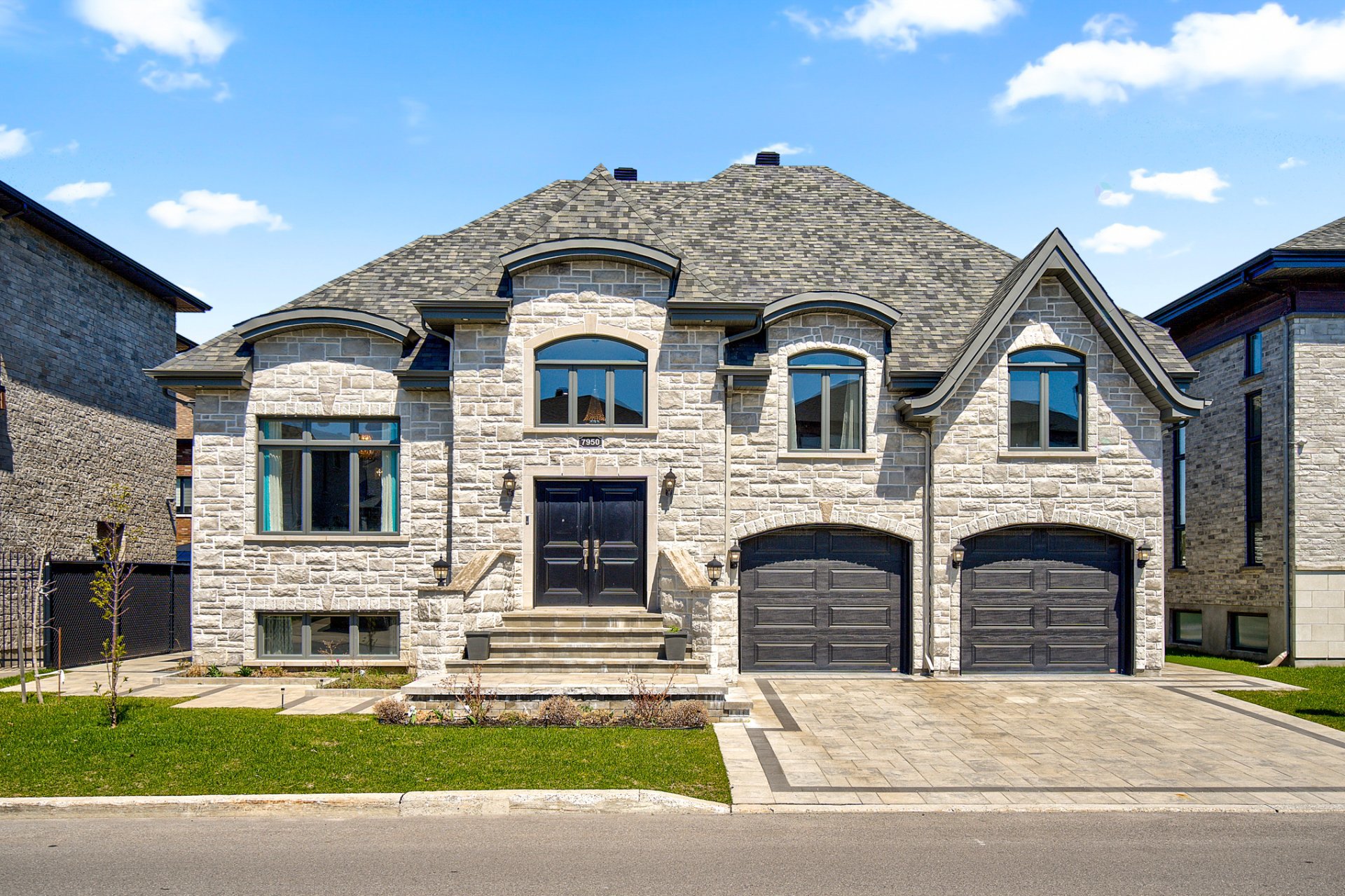 Magnificent residence in desirable neighbourhood