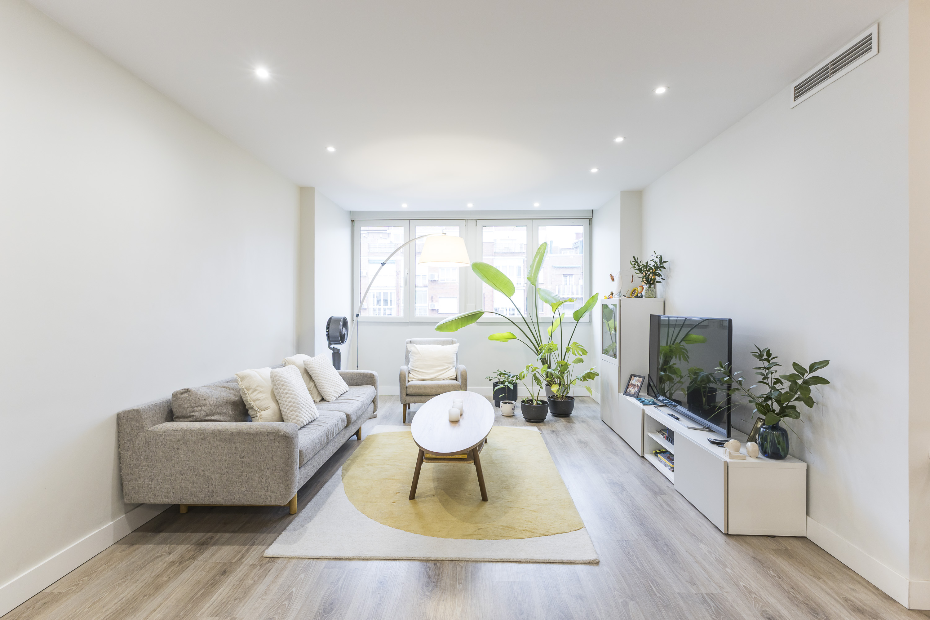**Exclusive Furnished 3-Bedroom Apartment with Parking Space and Storage Room in Salamanca**