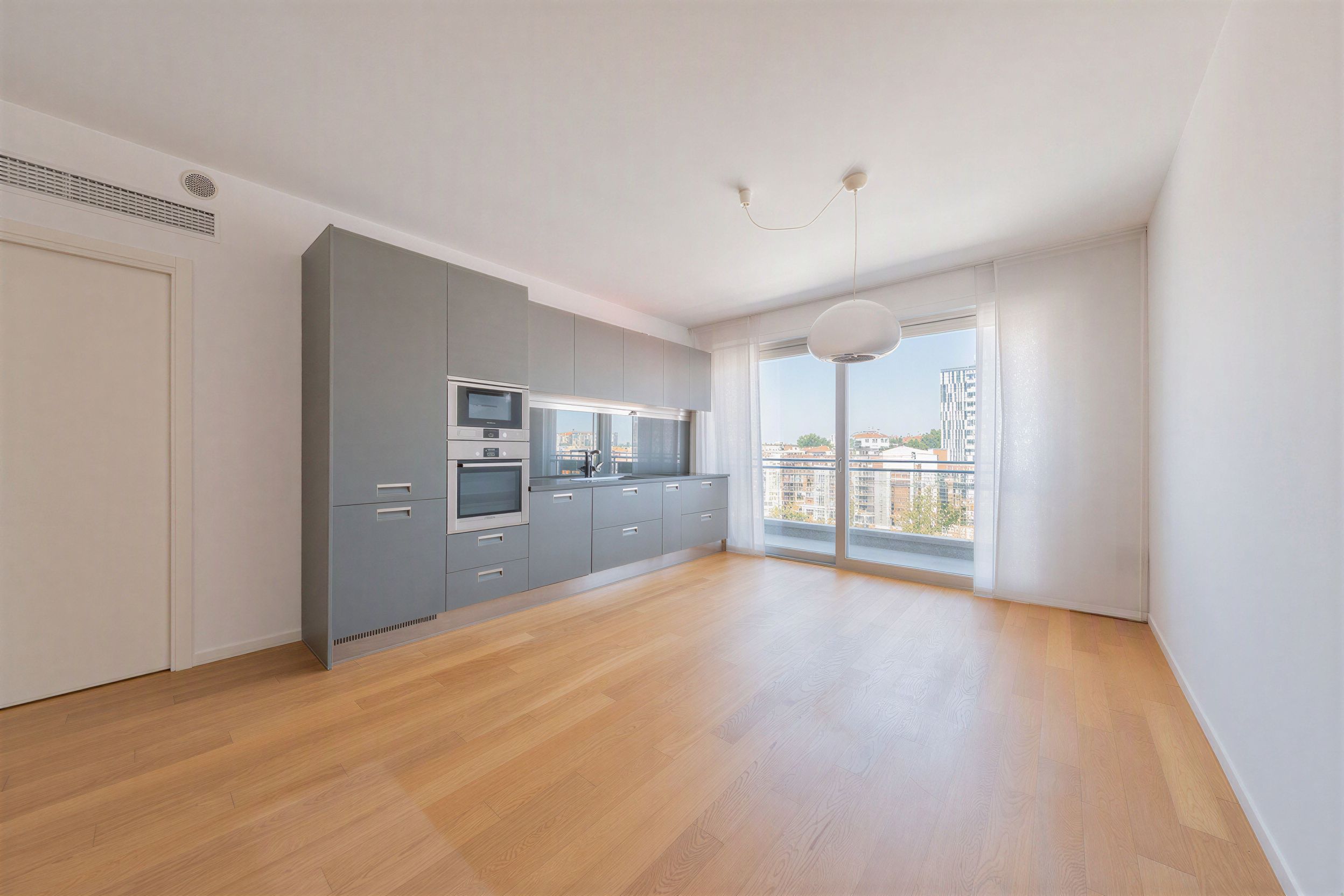 Modern one-bedroom on a high floor in Porta Romana