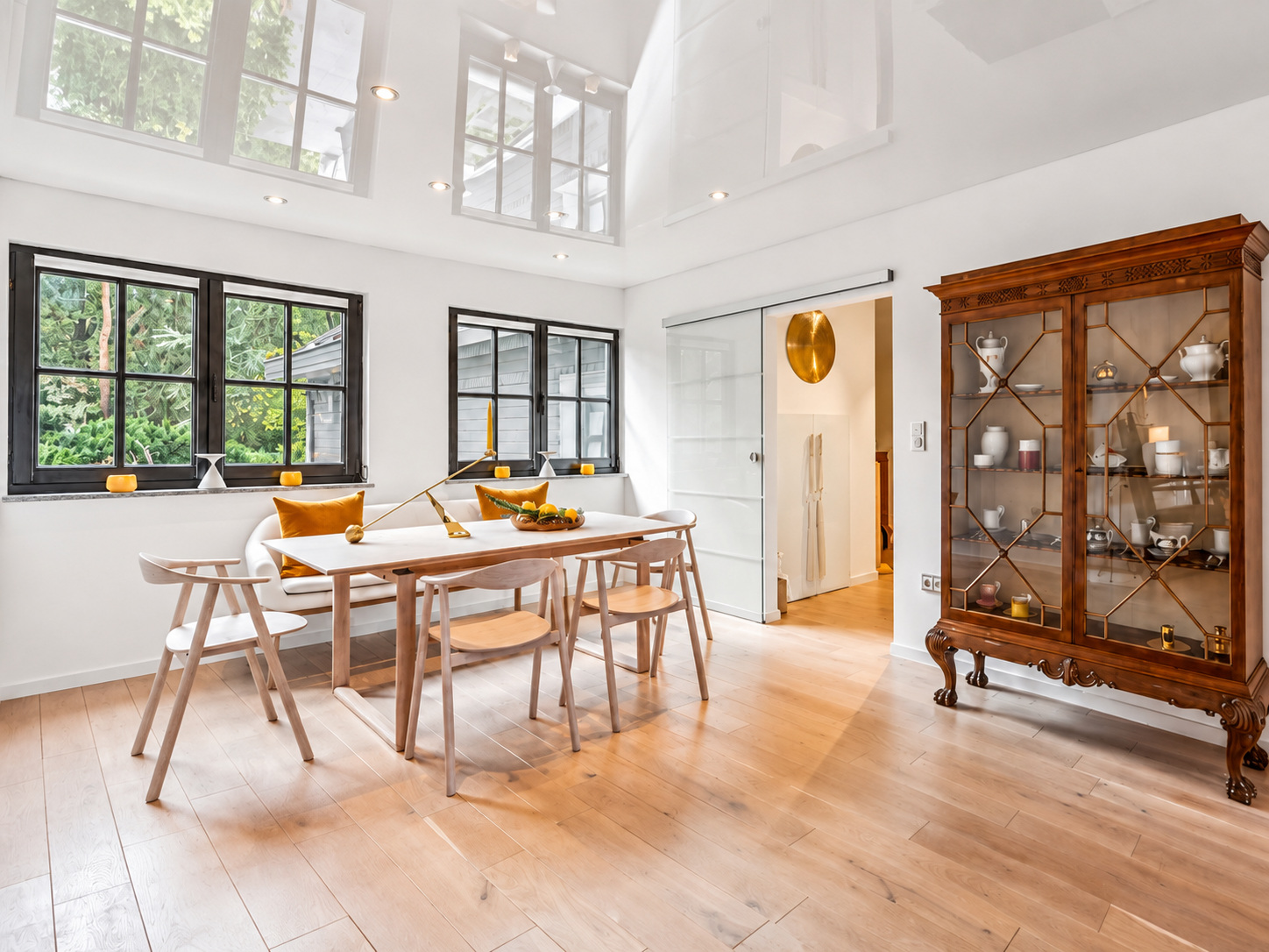 Spacious living with an exceptional rooftop terrace – modernized condominium in Voiswinkel