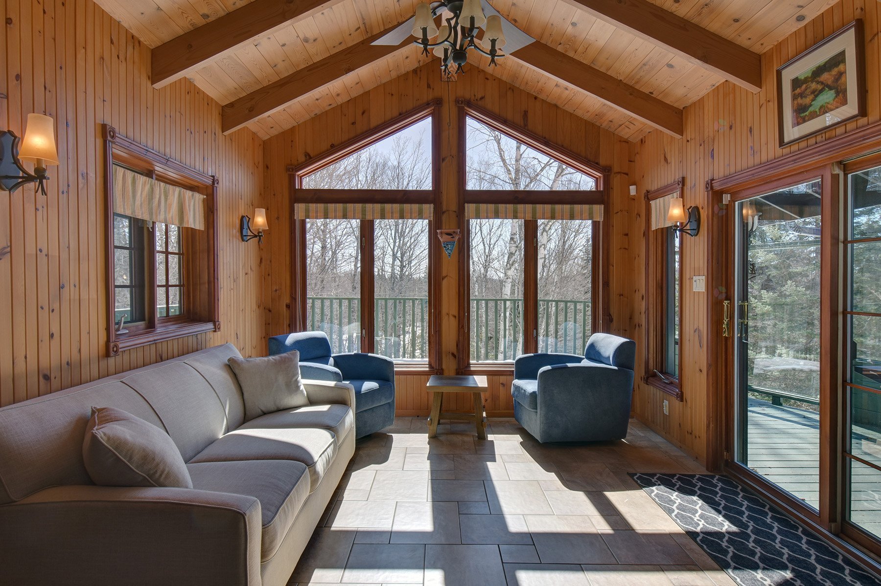 Seasonal rental of beautiful property with fireplace and spa