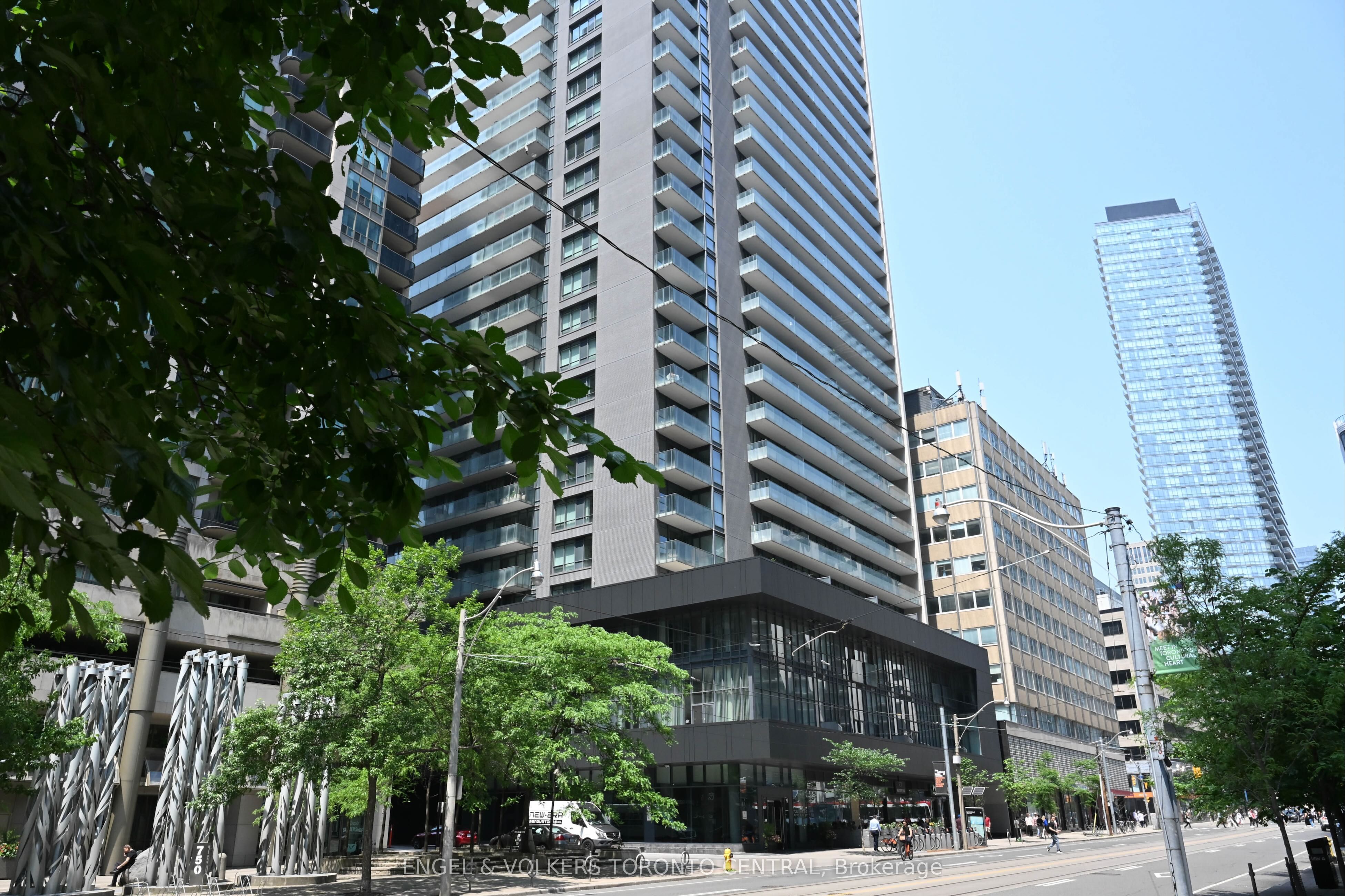 Exceptional City living In A Vibrant Neighbourhood