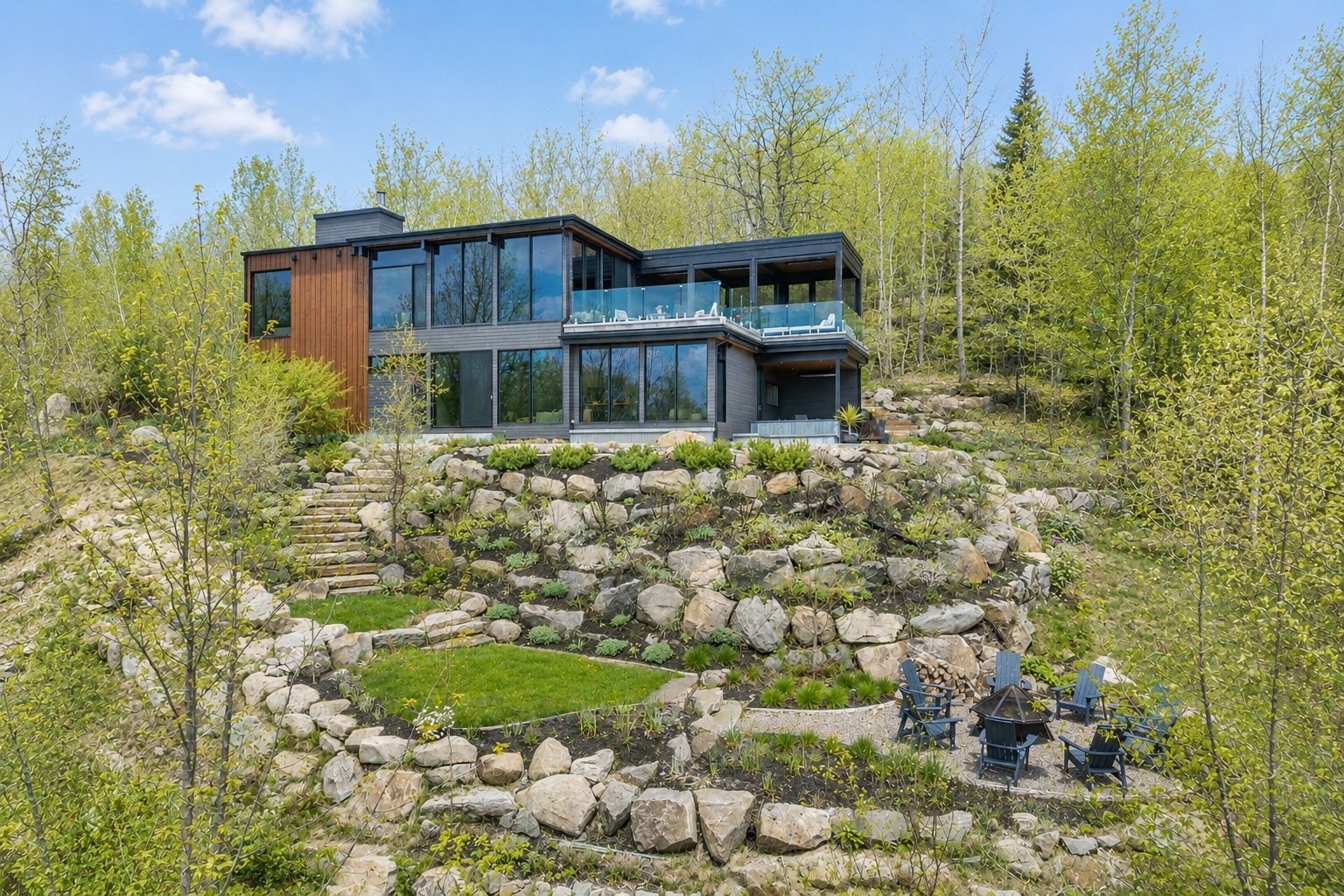 Contemporary residence with spectacular views of the horizon