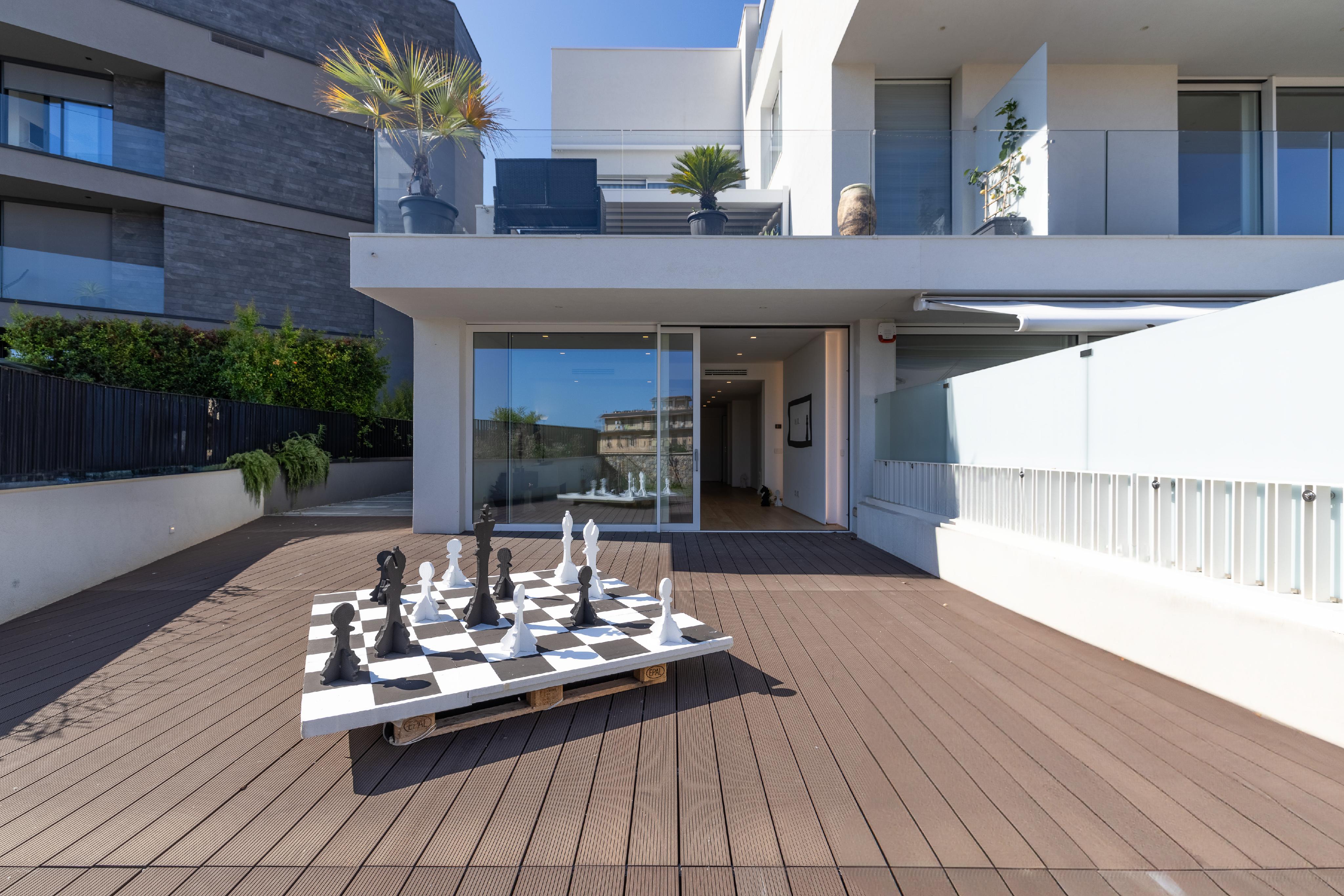 Three-room apartment with large outdoor spaces, design, and privacy just steps from the sea