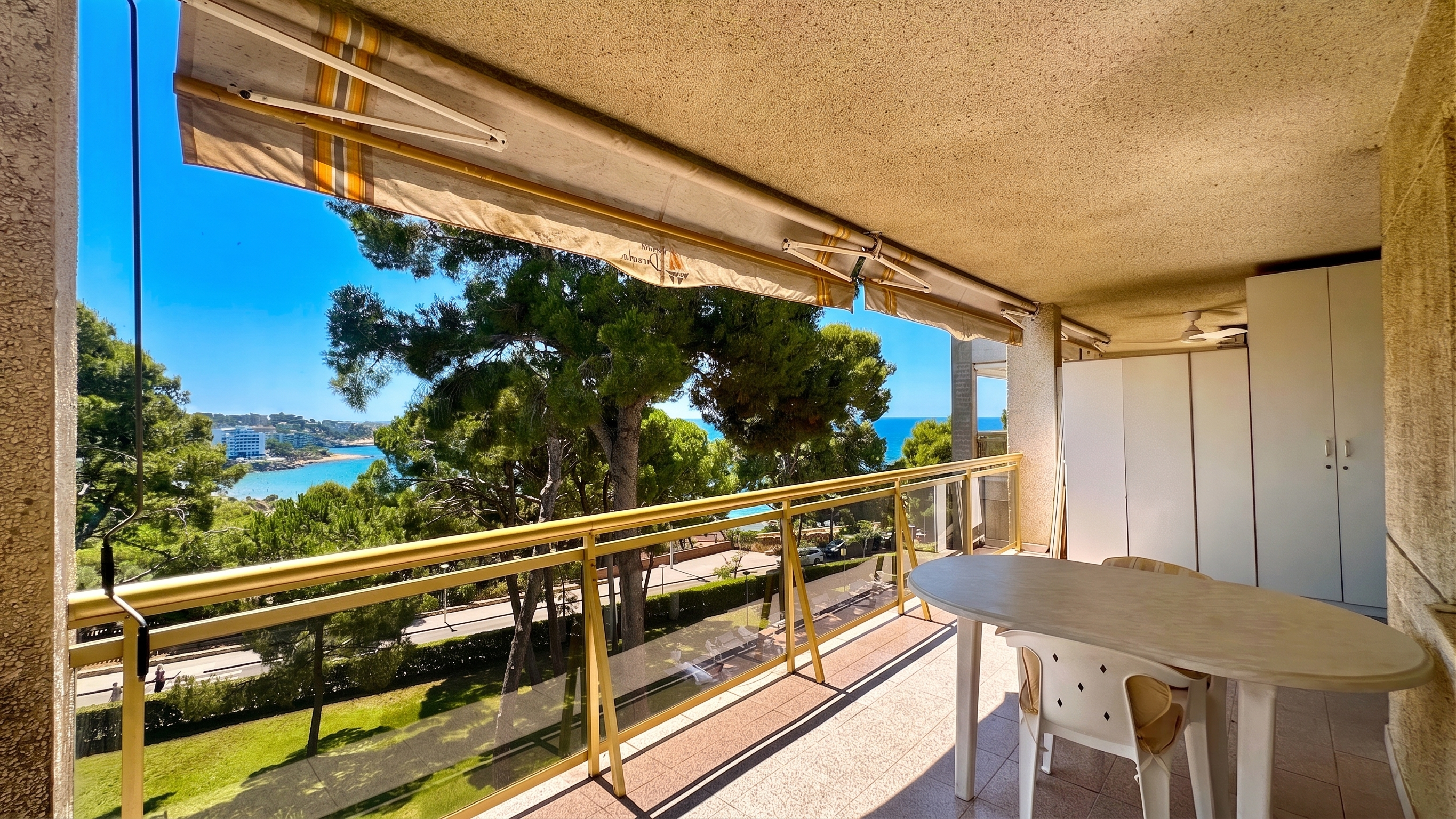 Penthouse with spectacular sea views and large terrace in one of Salou’s best areas
