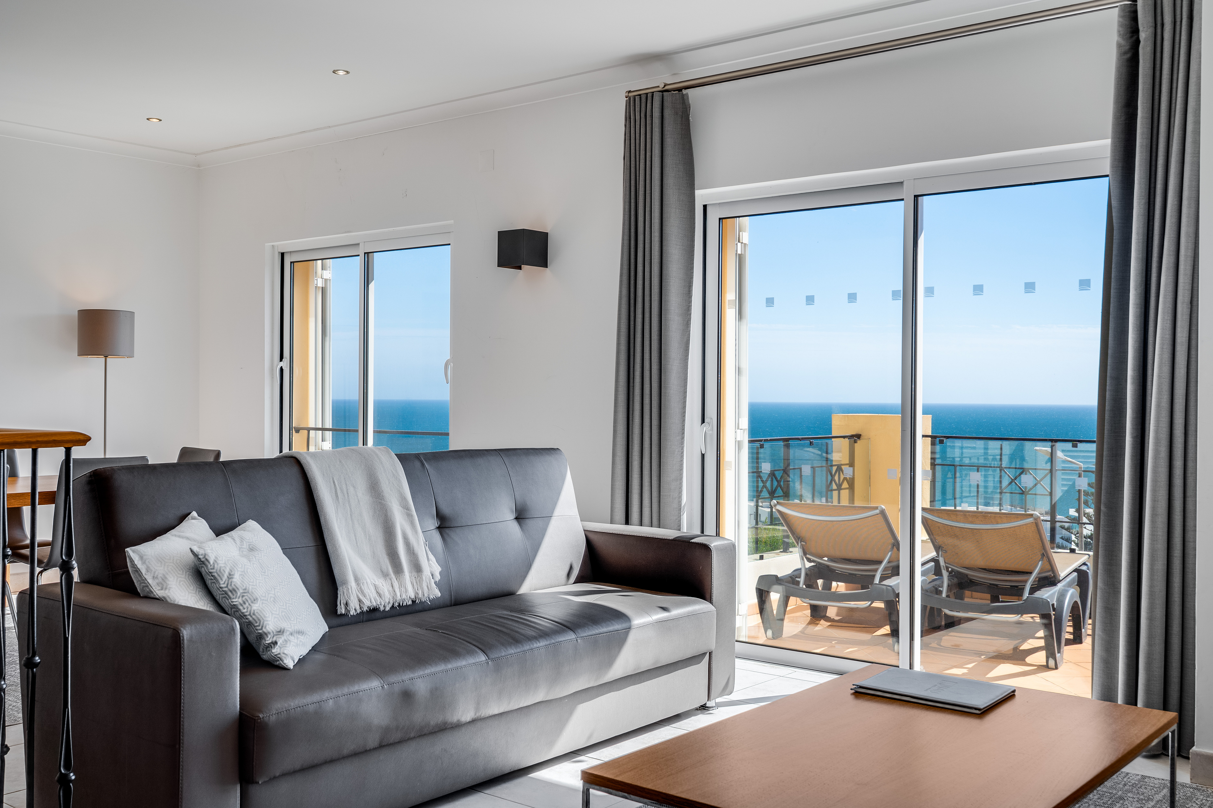Two-bedroom Coastal Retreat with Fantastic Ocean Views