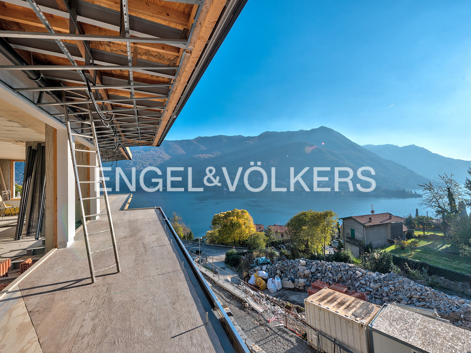 Apartment with terrace, garden and lake view