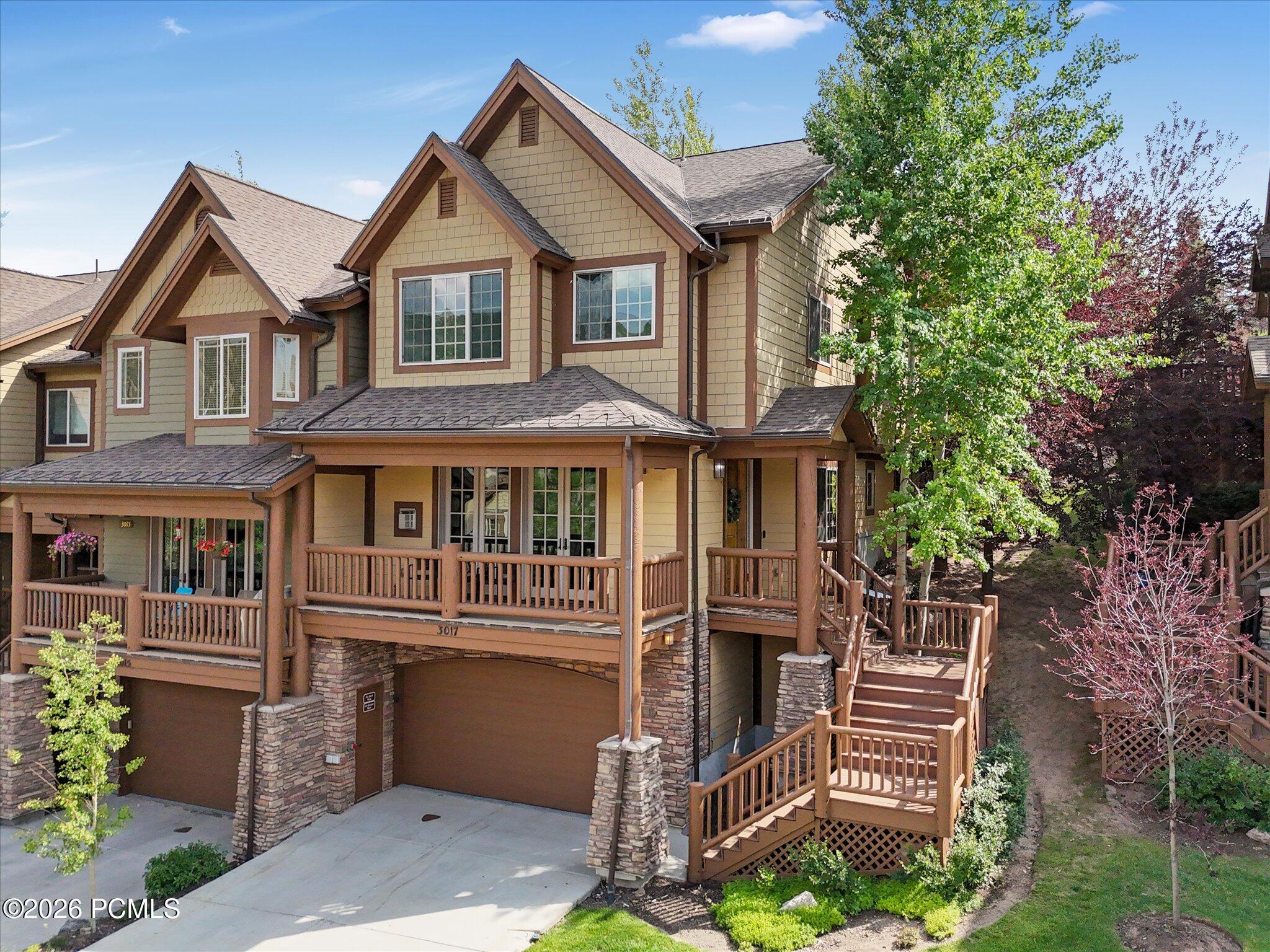 Townhouse in the Sought-After Canyon Links Community