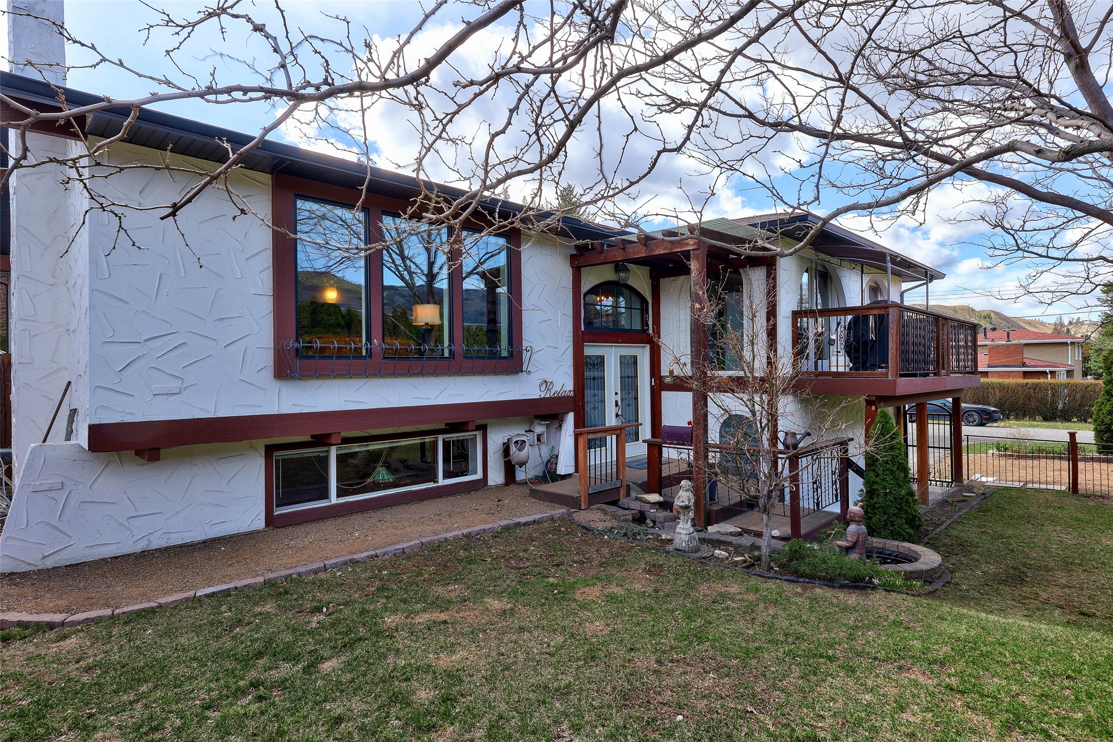 Lovely Home With In-Ground Pool And A 1-Bed Suite