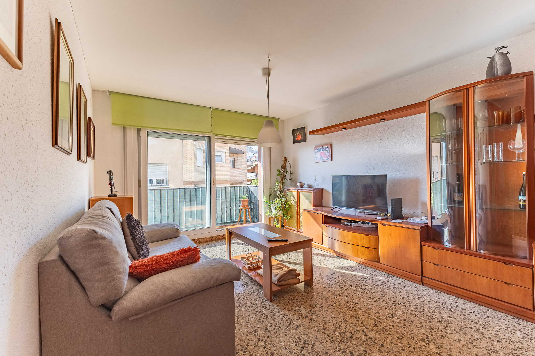 Bright apartment with 2 parking spaces and a large storage room.