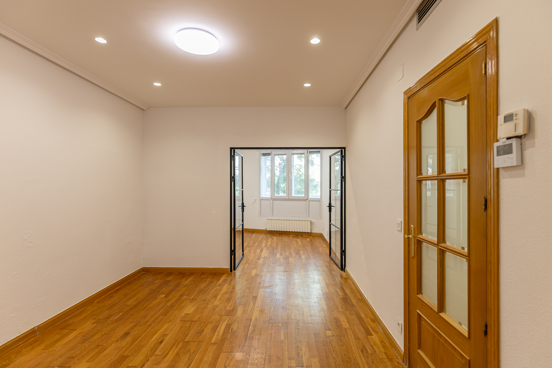 Spacious, bright apartment steps from Tetuan metro
