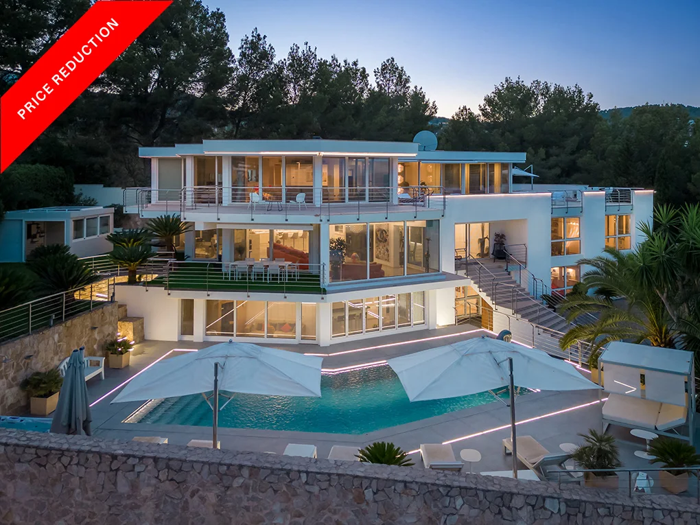 Spacious modern villa with golf views
