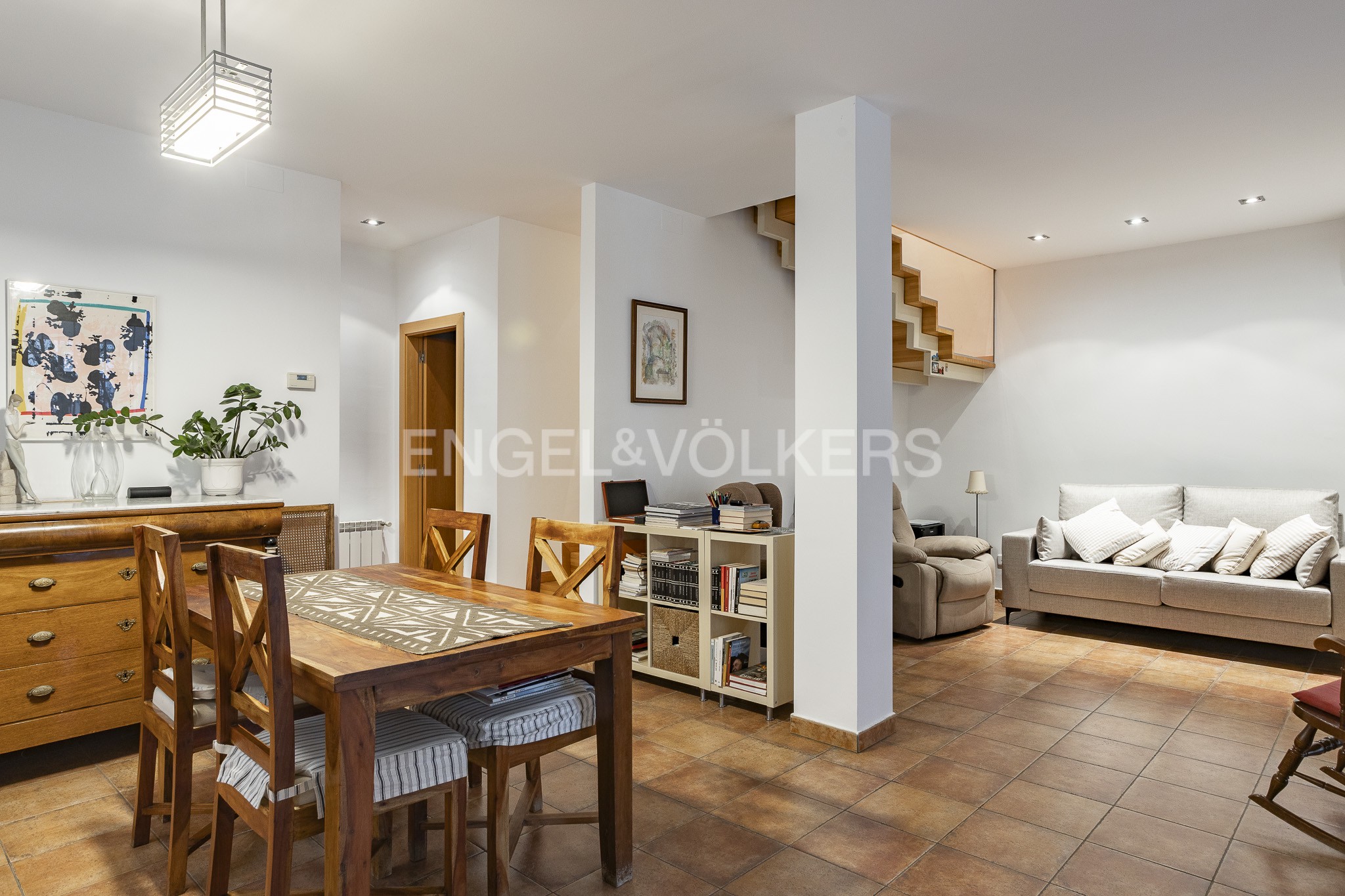 Lluminosa Casa amb Jardí, Torreó, Loft Independent i Pàrquing a Molins de Rei