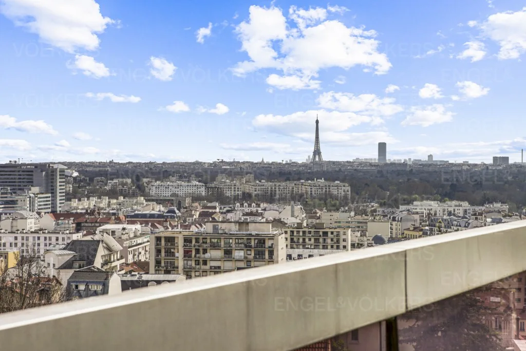 Offenbach - Appartement familial - dernier étage - piscine - vue Paris Tour Eiffel et la Défense