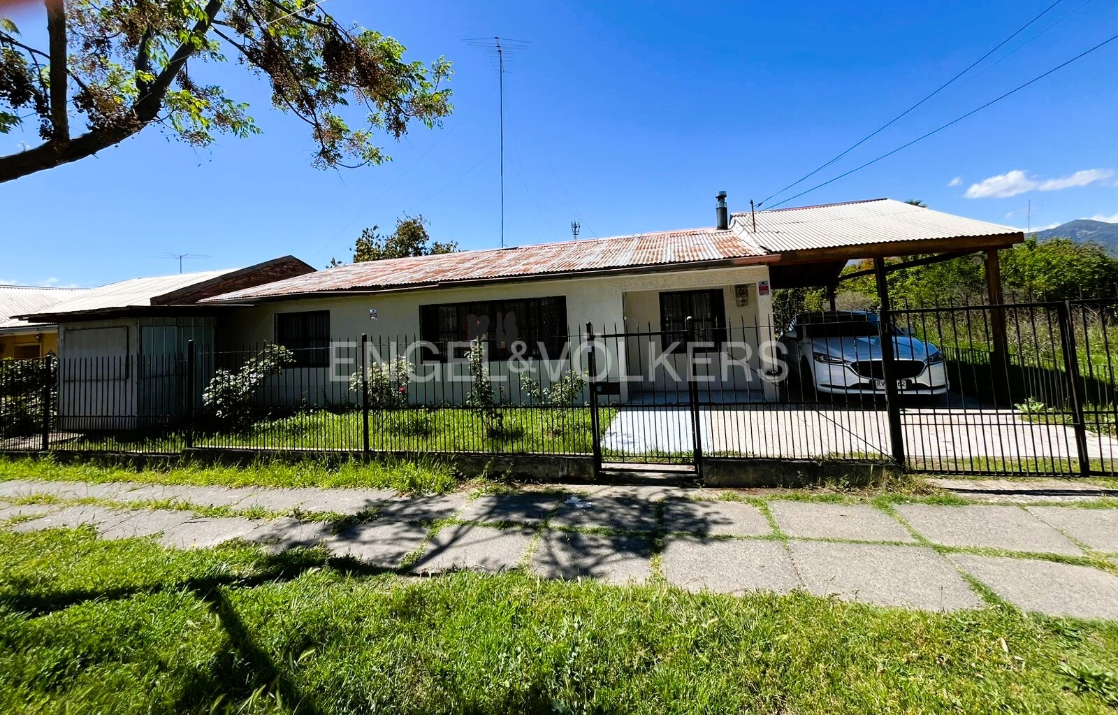 Casa con gran terreno en barrio tranquilo de Machalí