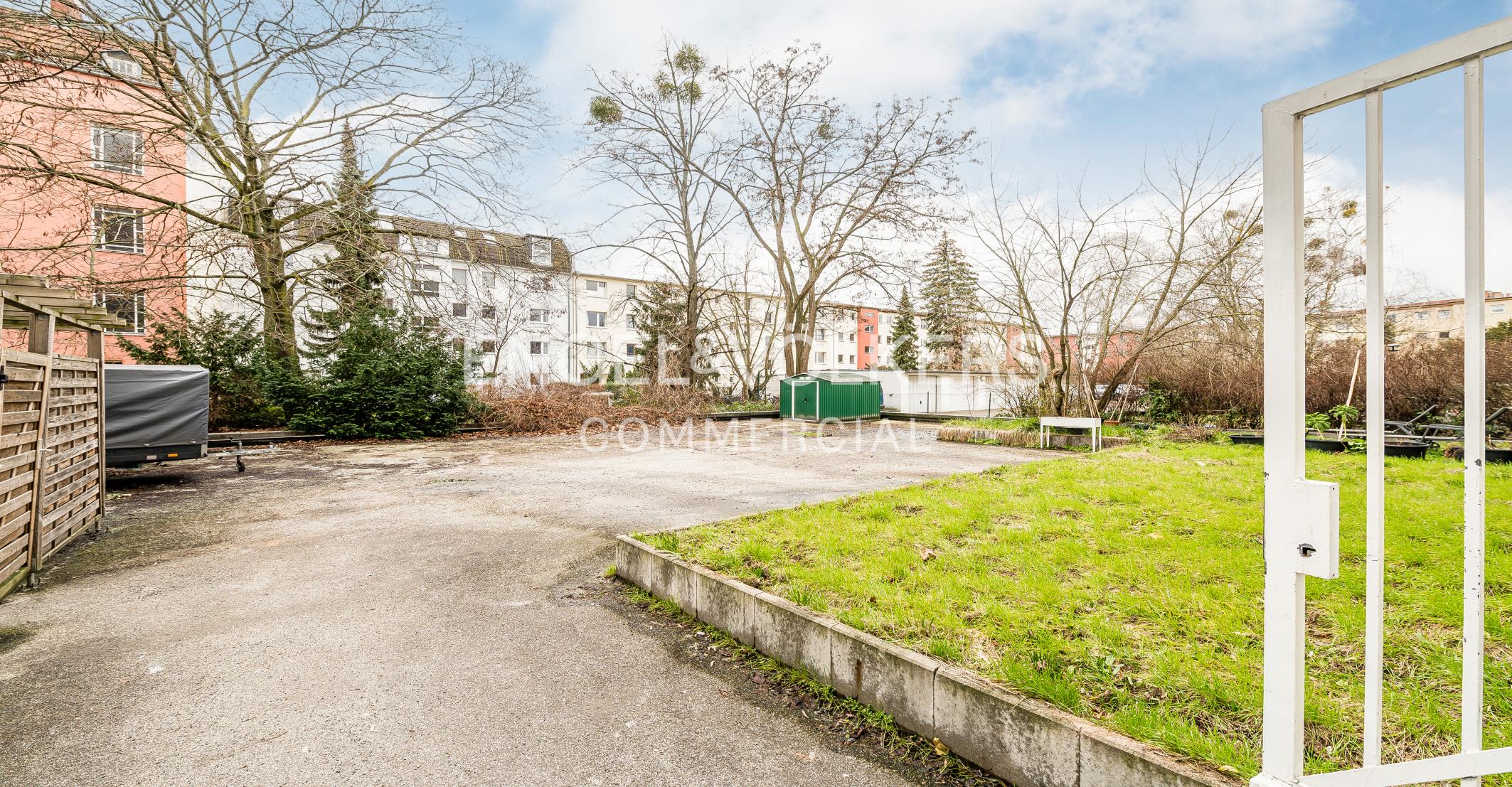 Fully leased residential and commercial building in Steglitz