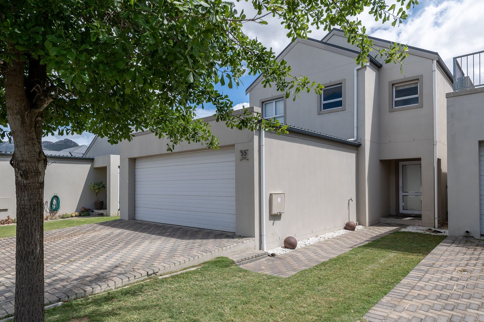 Spacious 3-Bedroom Duplex in Honeydew Estate