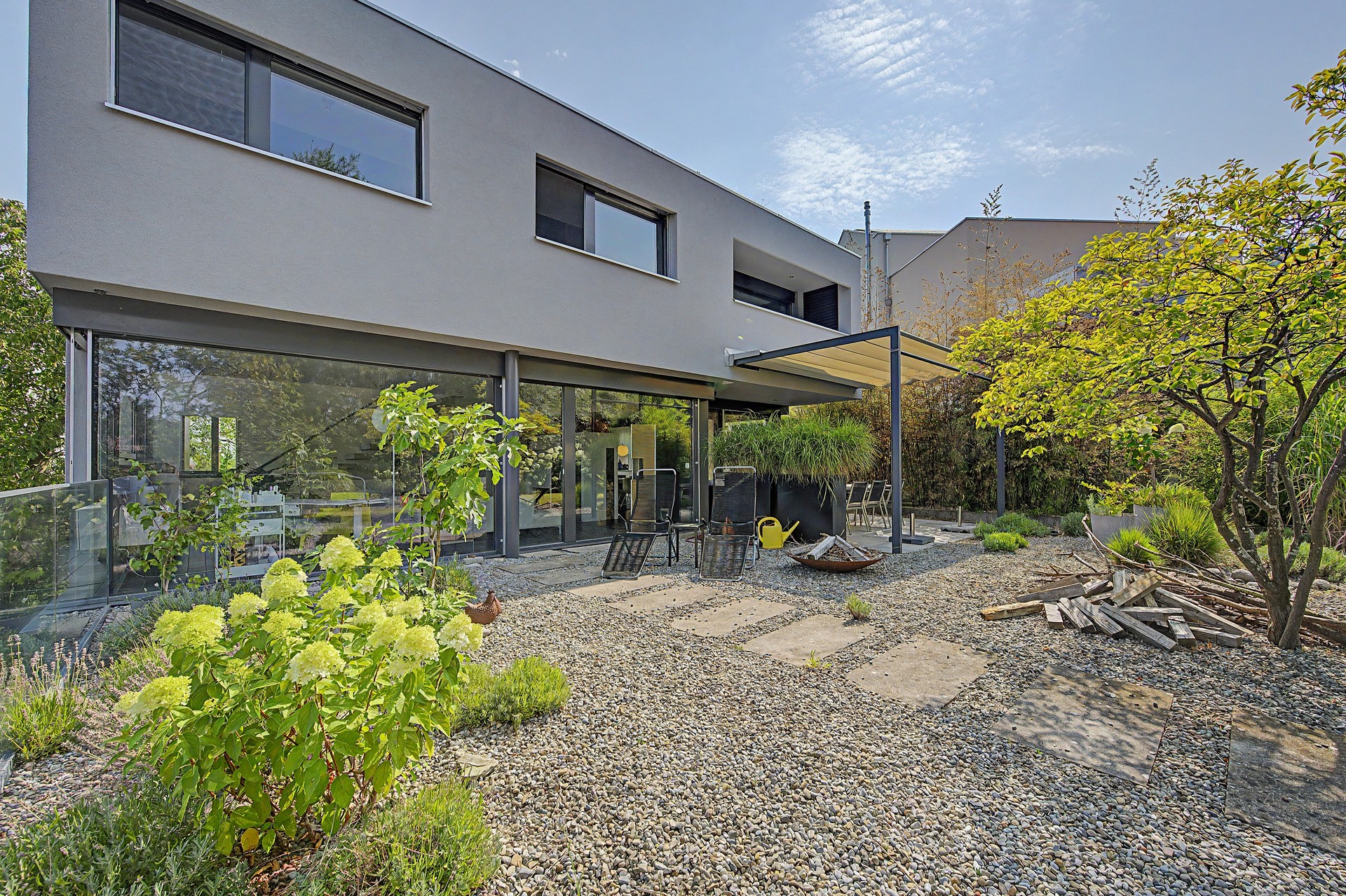 Architektur trifft Natur – grosszügiges Einfamilienhaus mit Einliegerstudio & Weitsicht