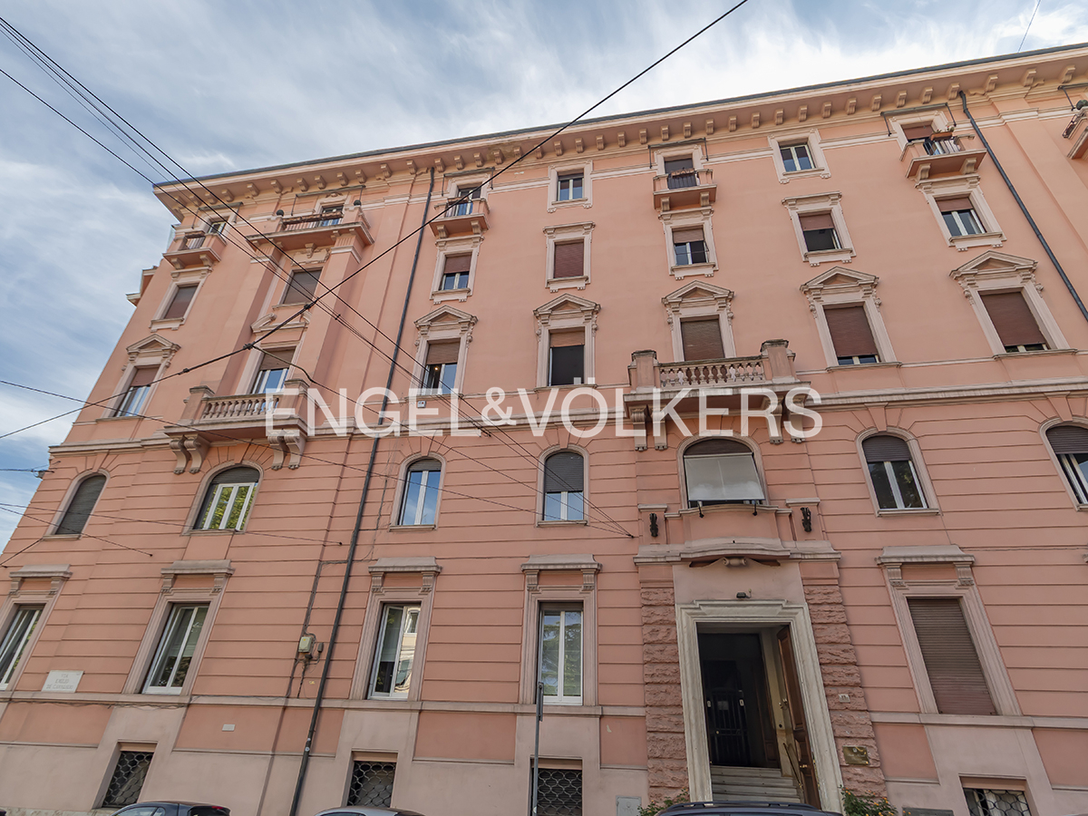 Elegant, spacious residence on Via Emilio De' Cavalieri