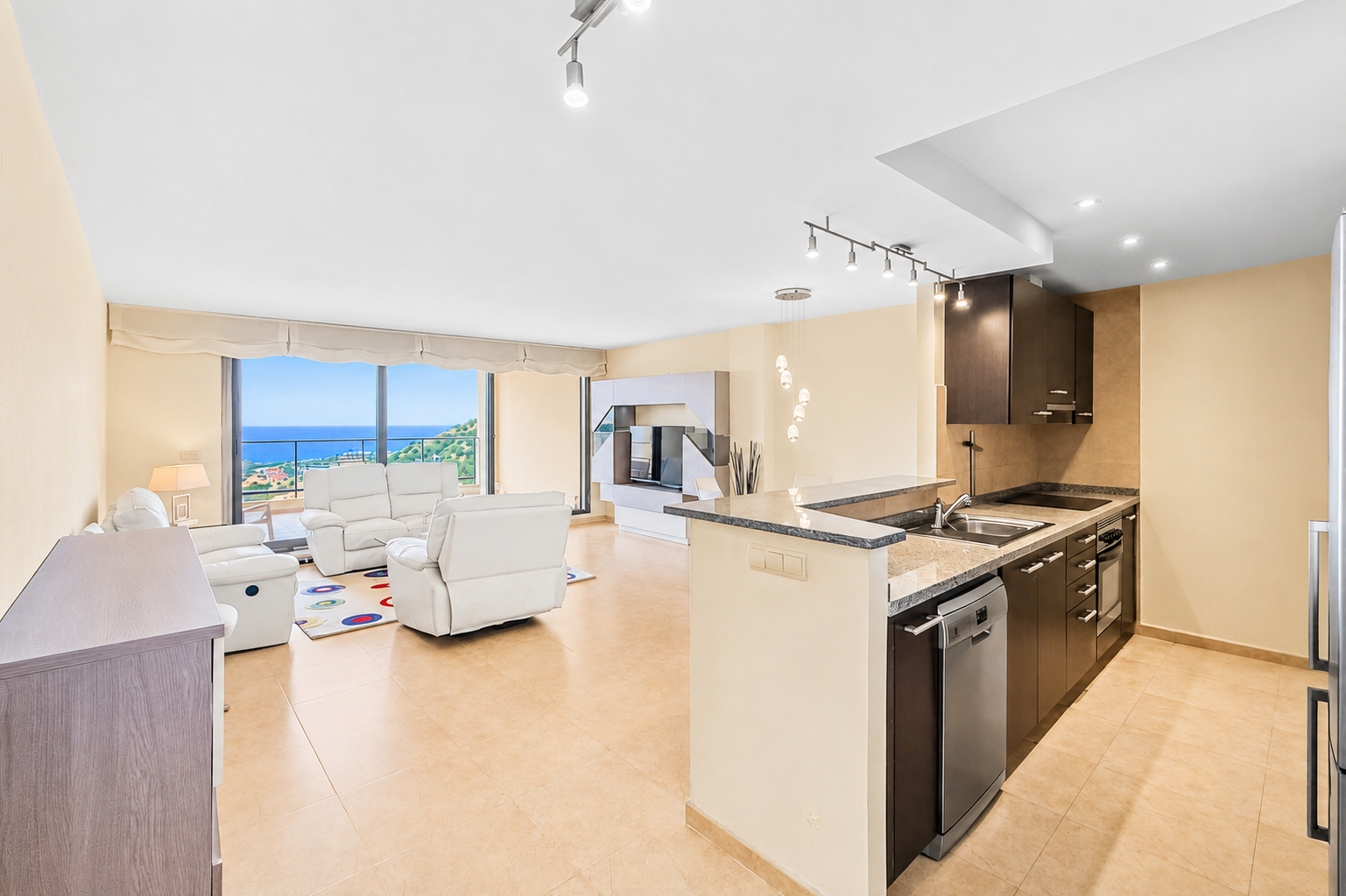 Stunning Sea-View Apartment