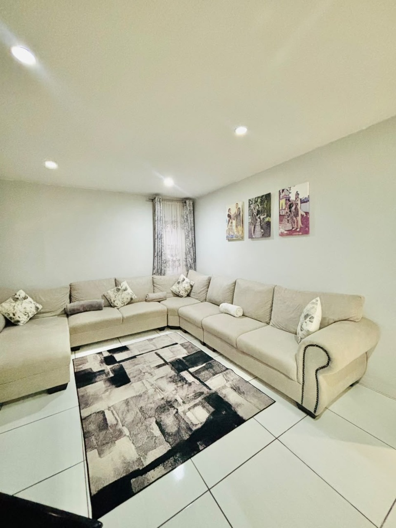 Spacious Modern 2-Bedroom, 2-Bathroom Apartment in Craigavon Park, Fourways