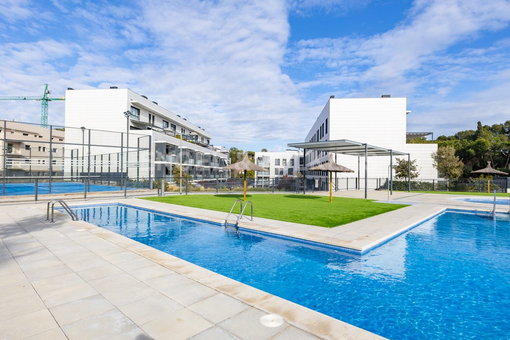 Fantàstic pis seminou amb piscina comunitària