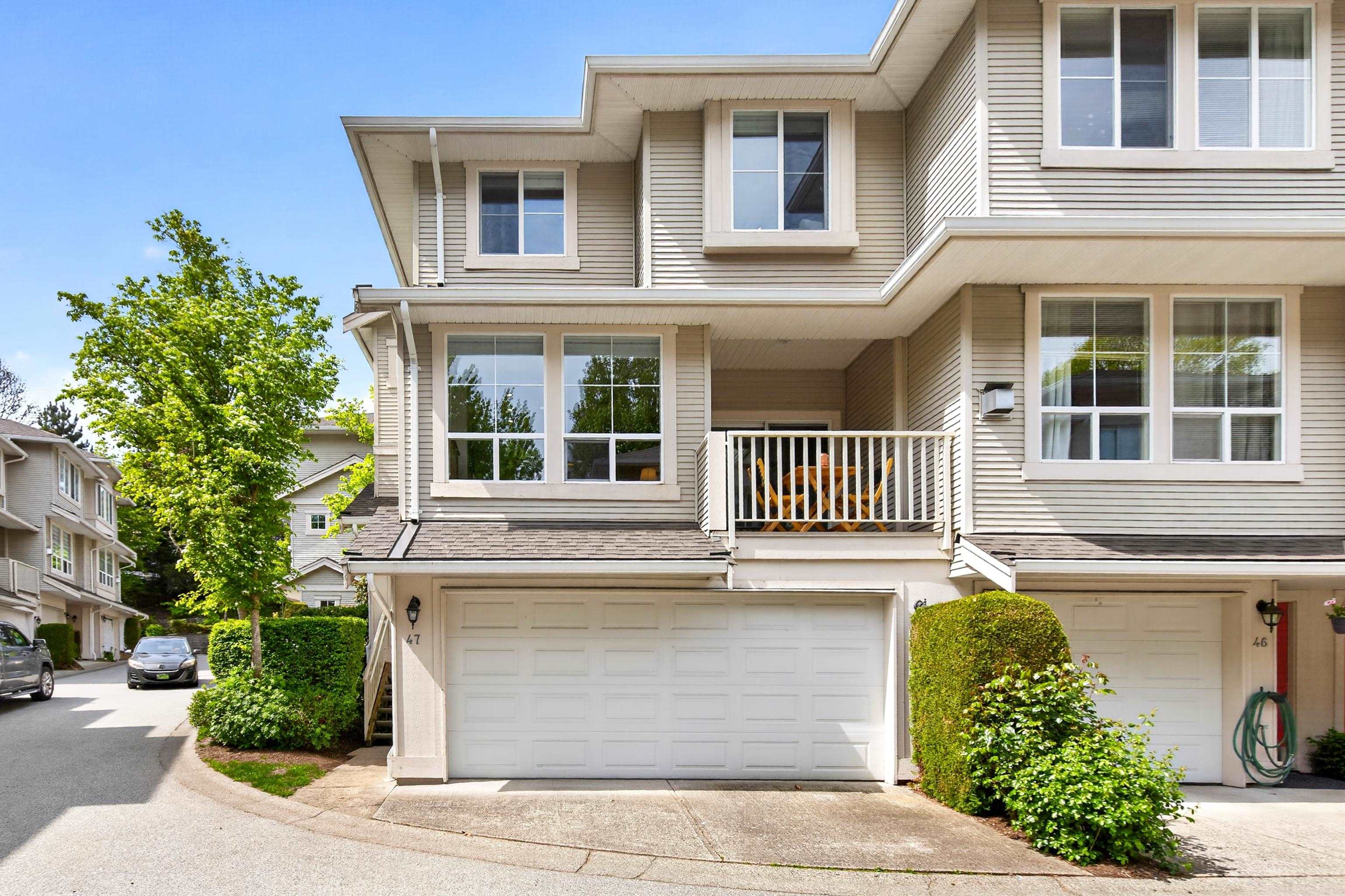 Lovely Townhome in the Heart of Sullivan!