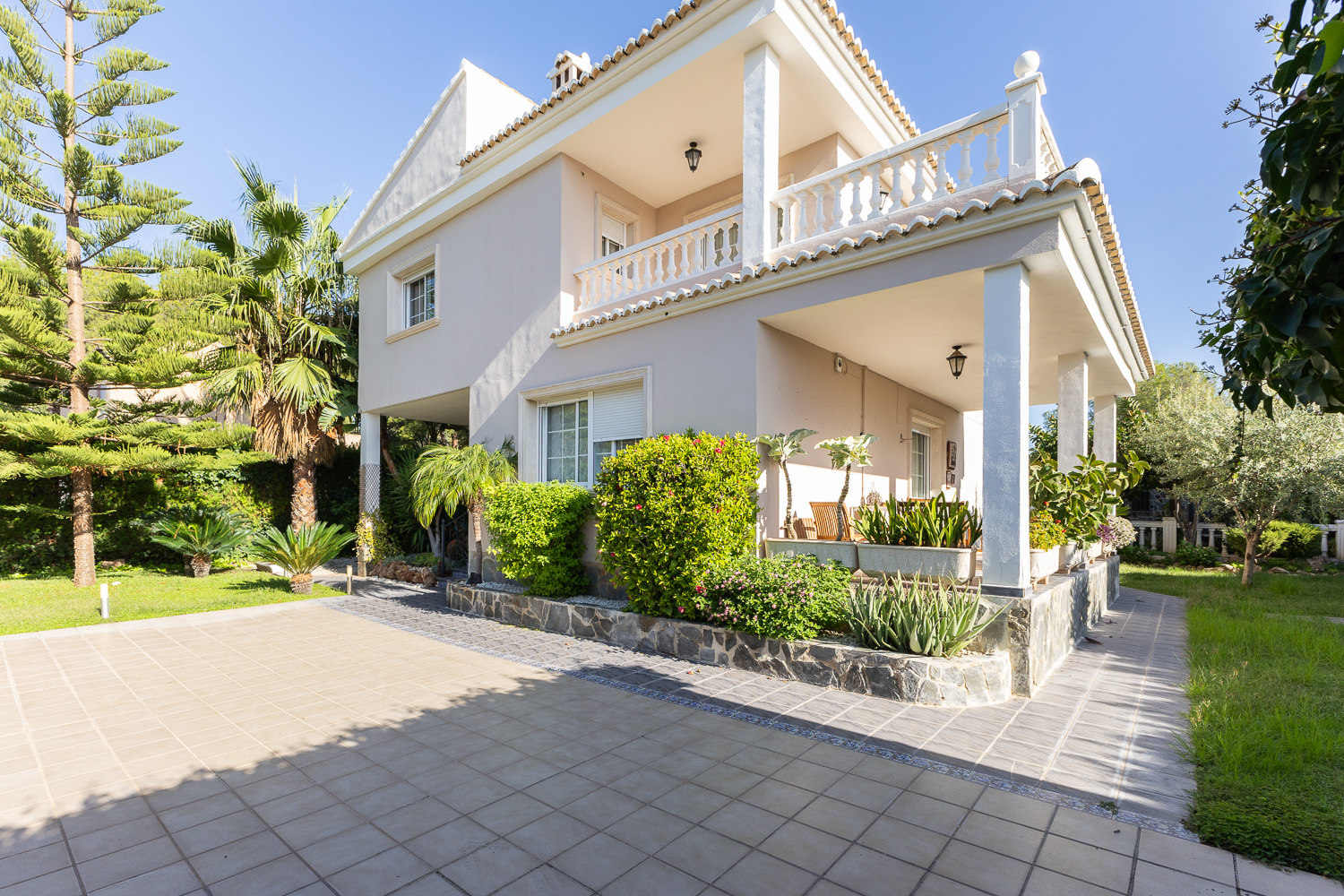 Exclusiva casa con piscina y gran jardín