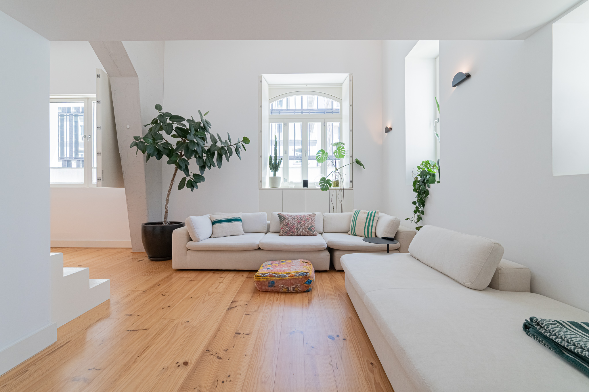 Modern, minimalist three bedroom duplex (1+2) in Santos