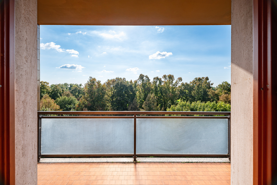 Bright top-floor apartment with a splendid panoramic view of Monza Park.
