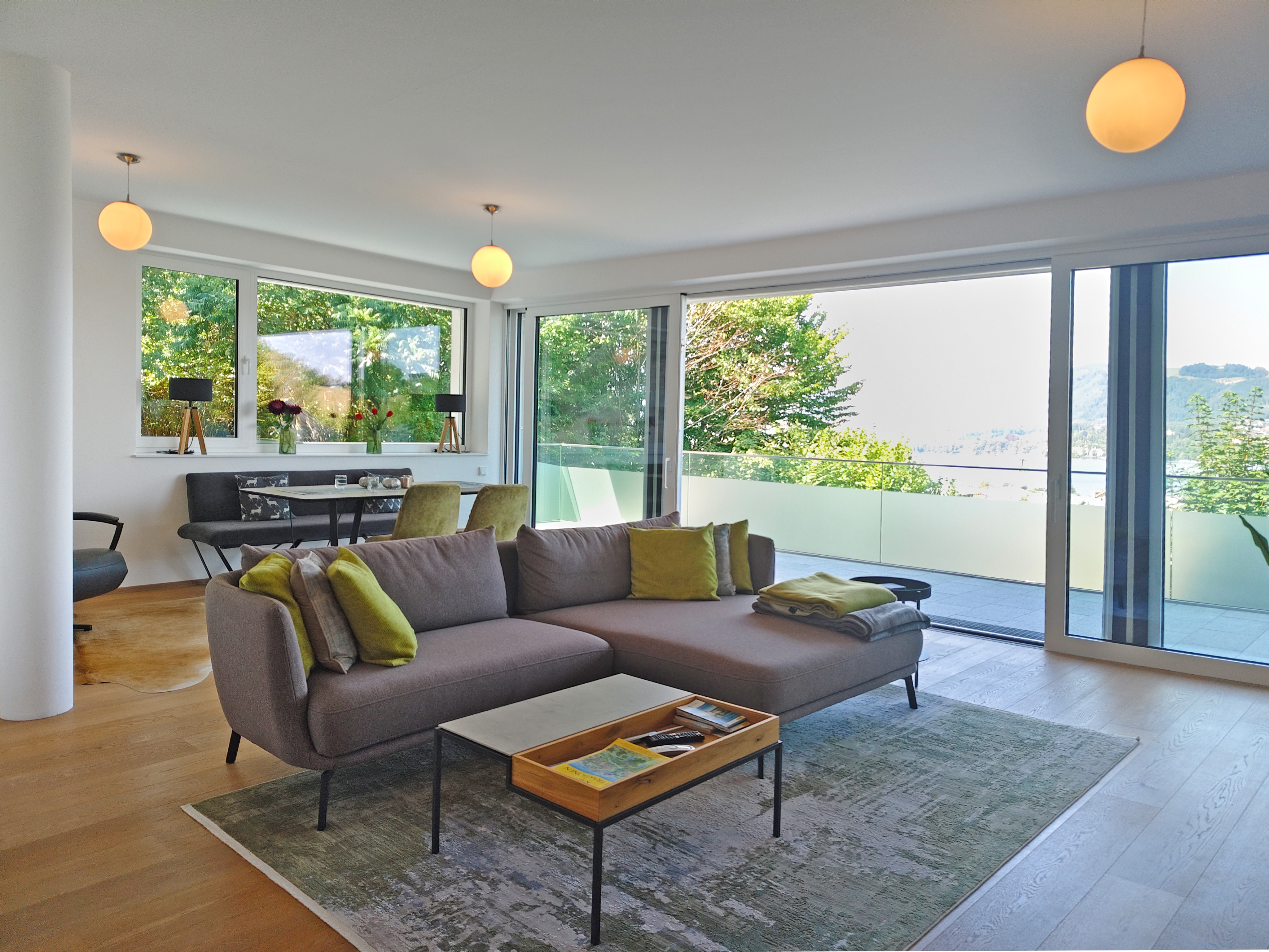 Exclusive terrace apartment on a sunny hillside with panoramic views of Lake Traunsee and Ort Castle