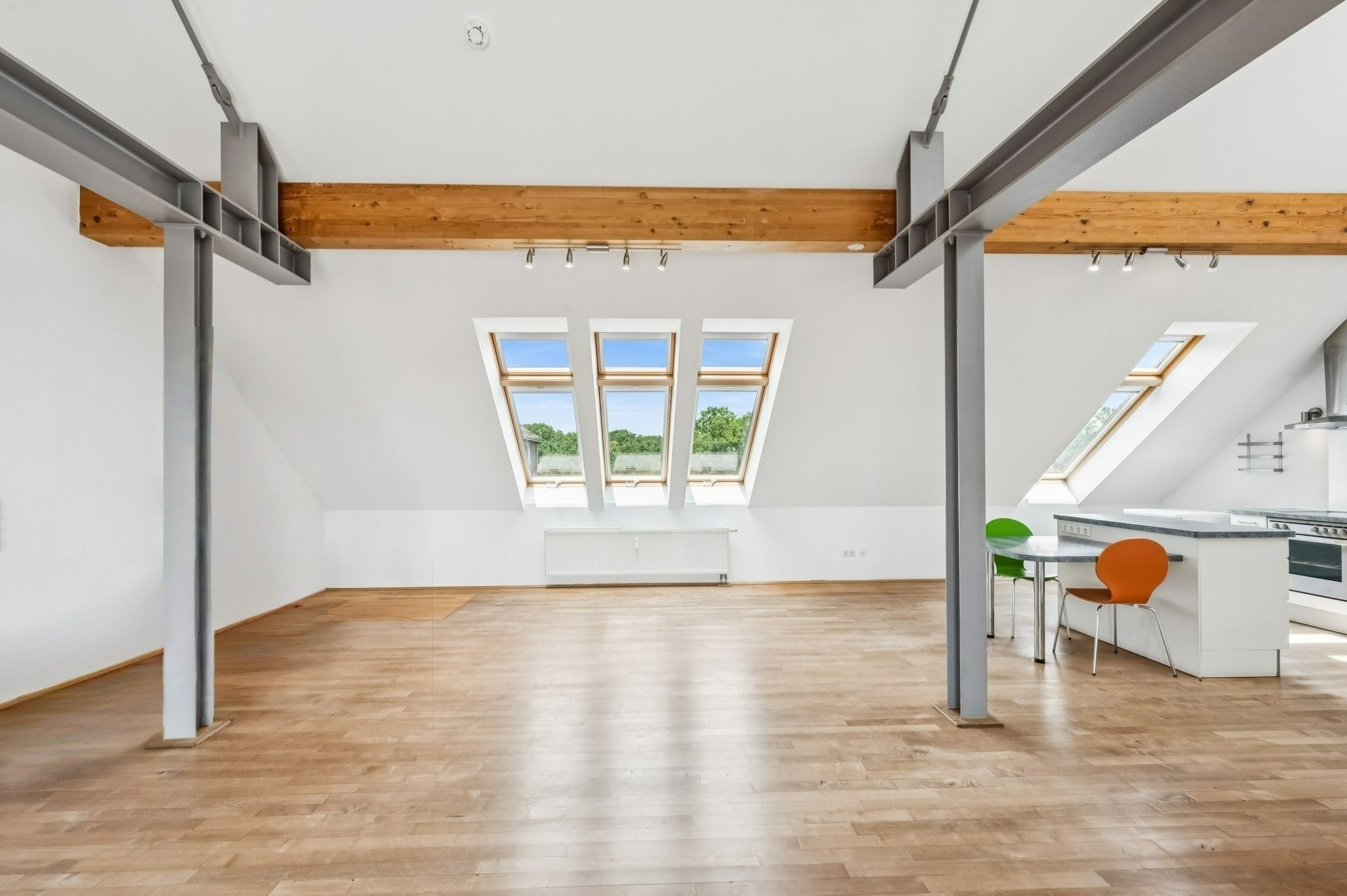 Loft apartment with an impressive sense of space in the historic Henriettenviertel district