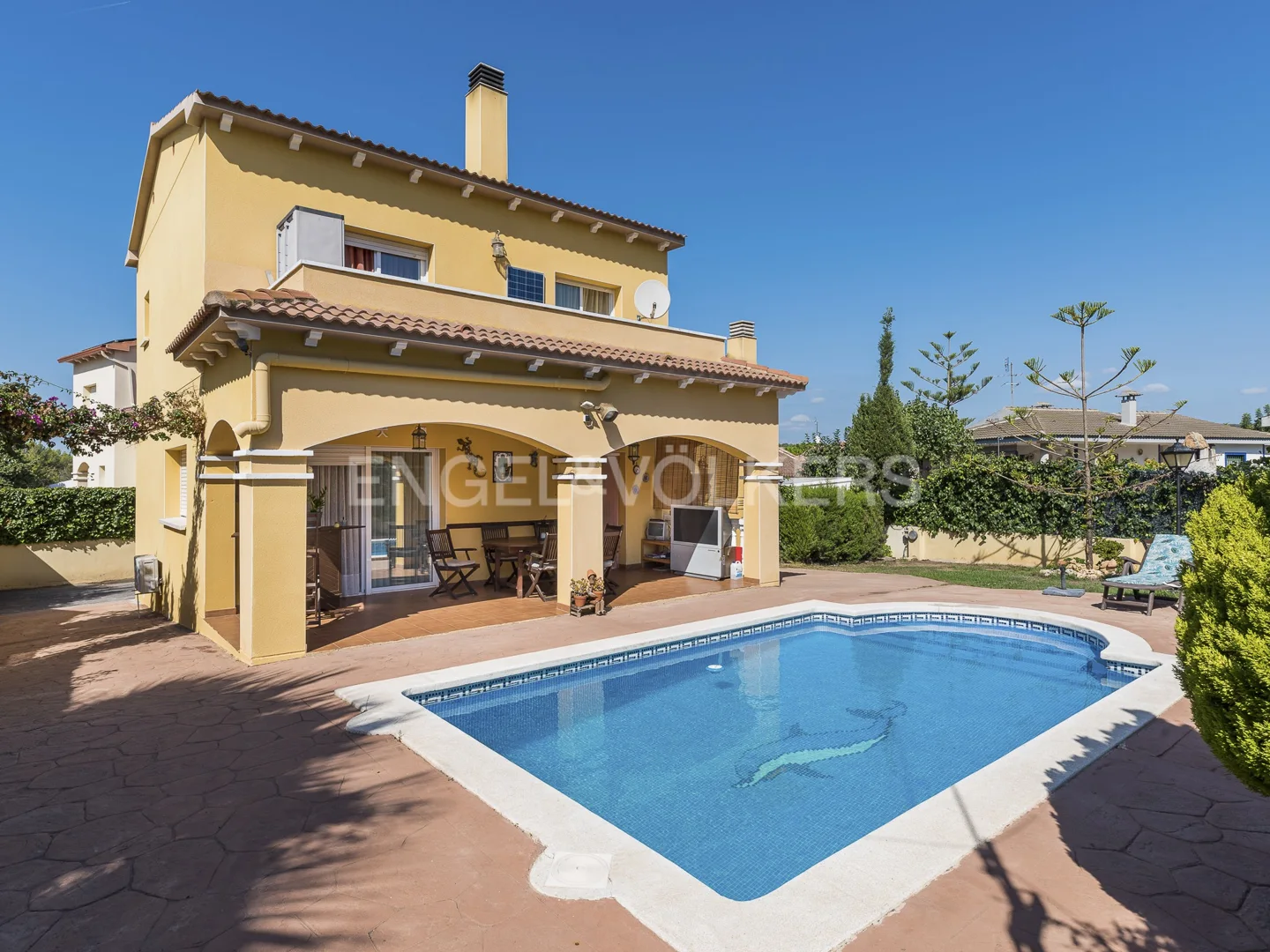 Detached house with pool in Creixell