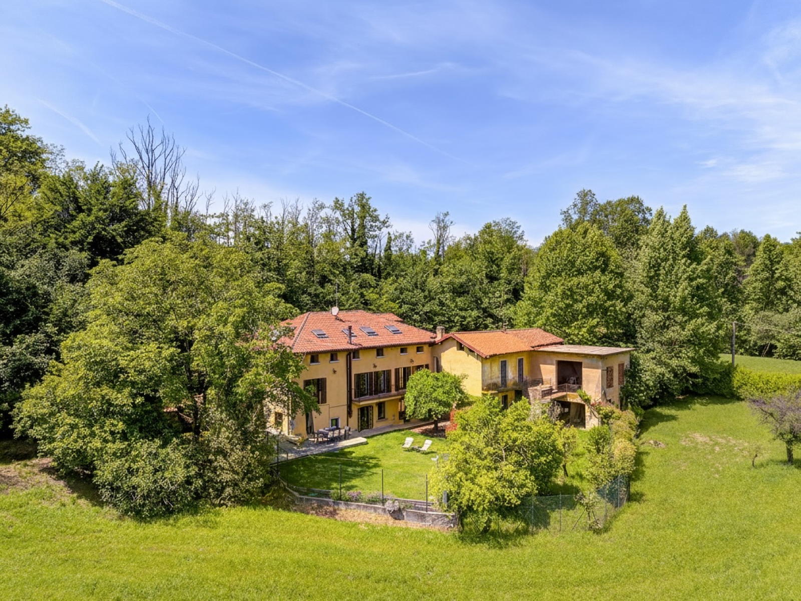 Prestigious 17th-Century Farmhouse with Private Garden