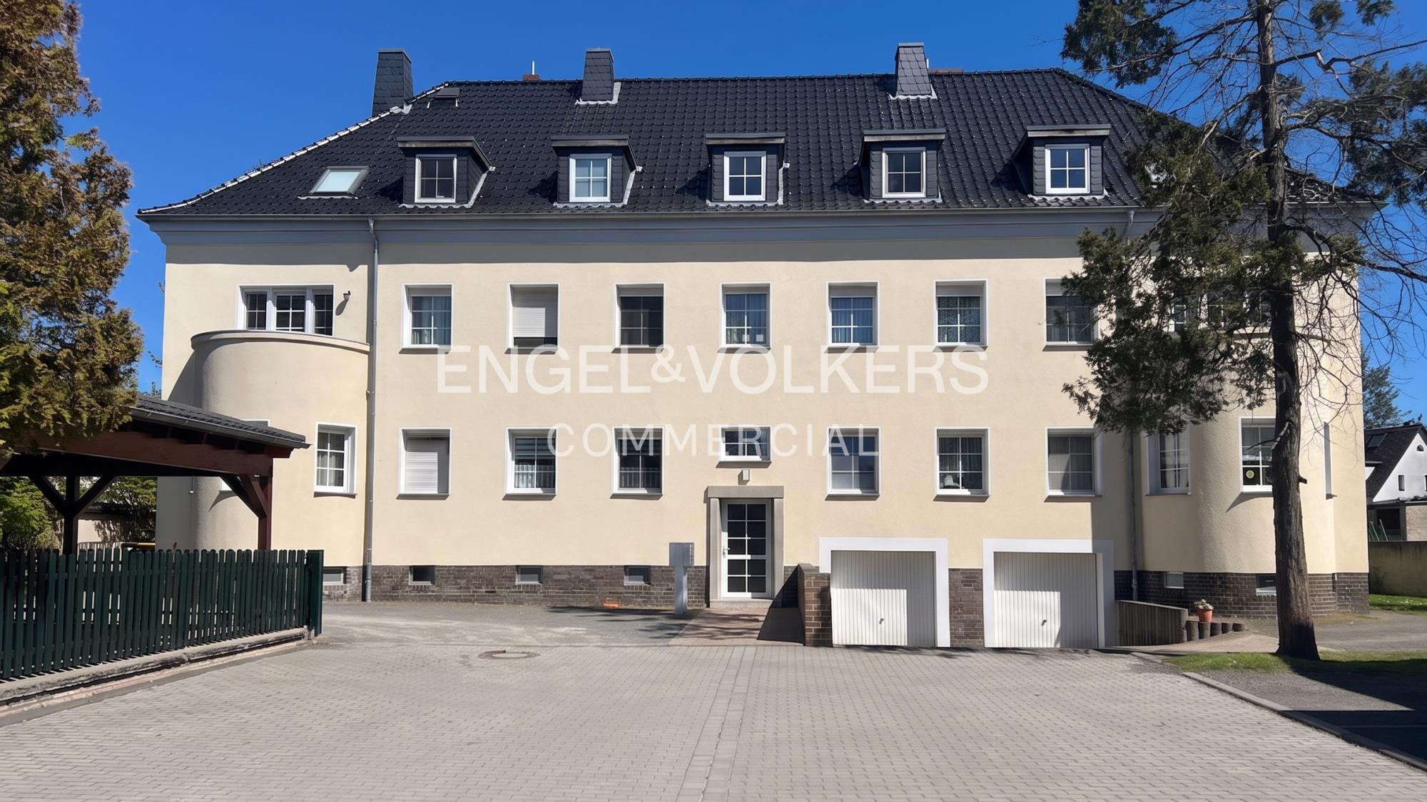 Attraktive Kapitalanlage: Kernsaniertes MFH mit Balkonen und Stellplätzen