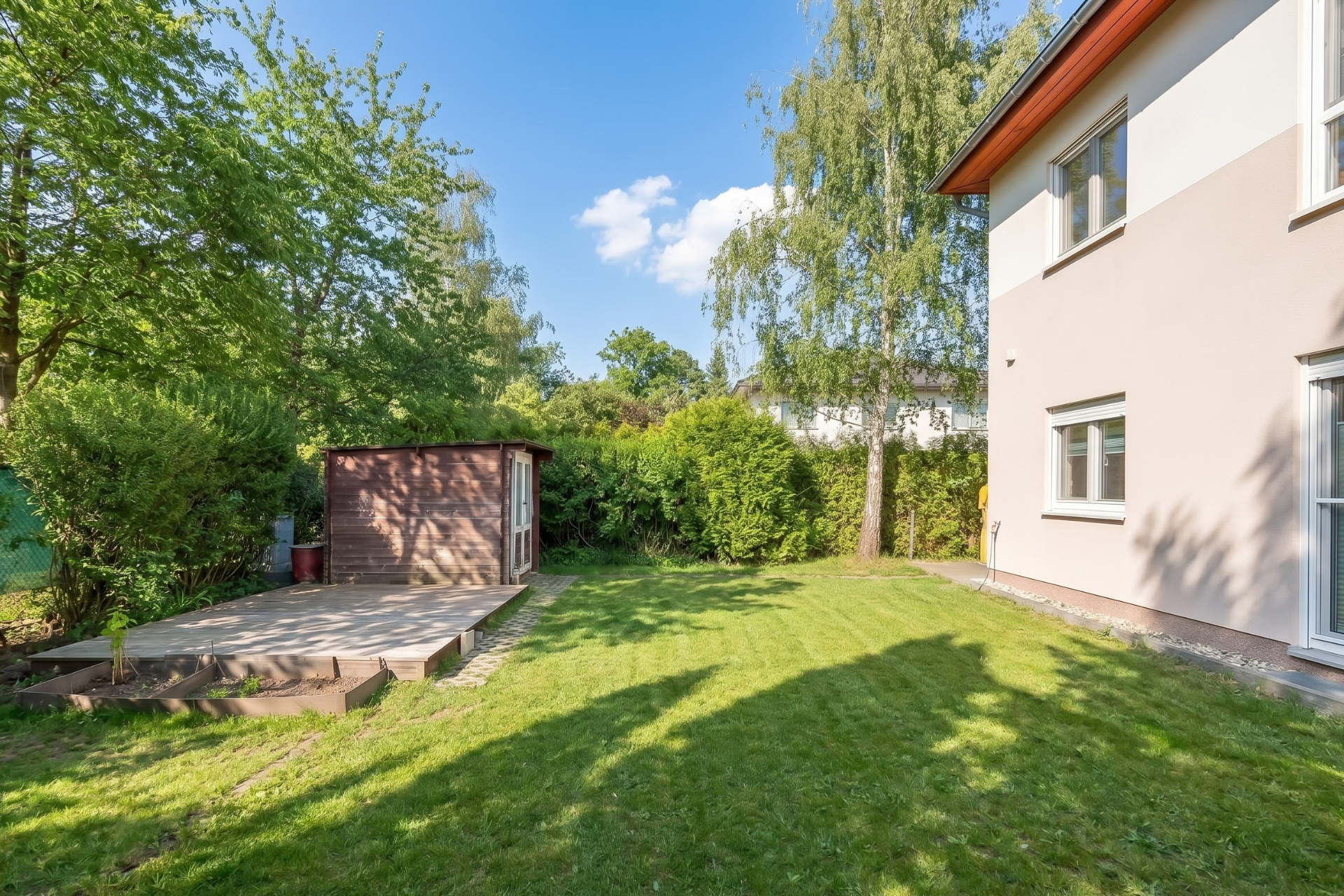 Hausgefühl im Grünen: Moderne 3-Zimmer-Wohnung im Zweifamilienhaus mit privatem Garten