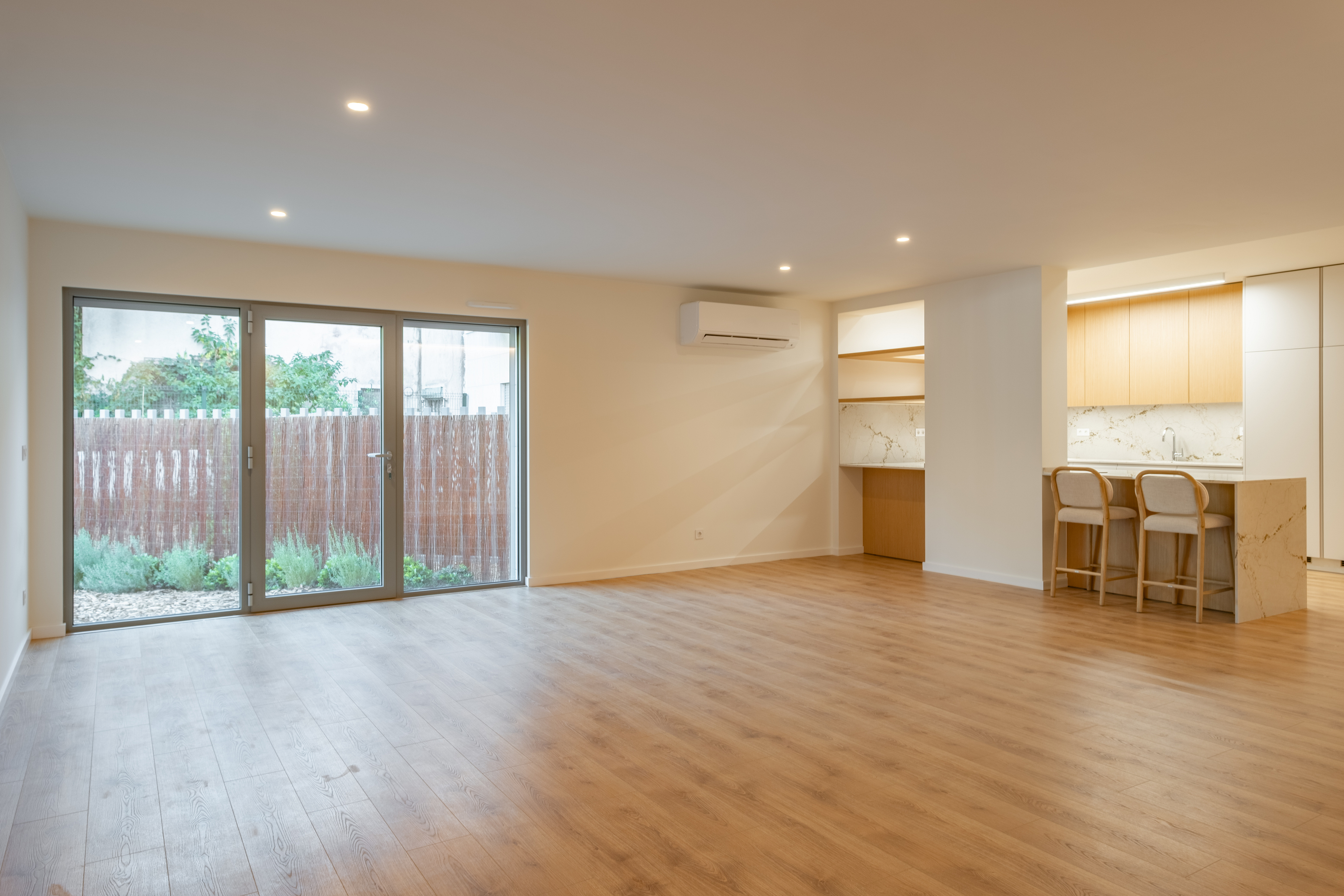 Exceptional New-Build Residence with Private Patio and Parking in Alta de Lisboa - Layout Residences