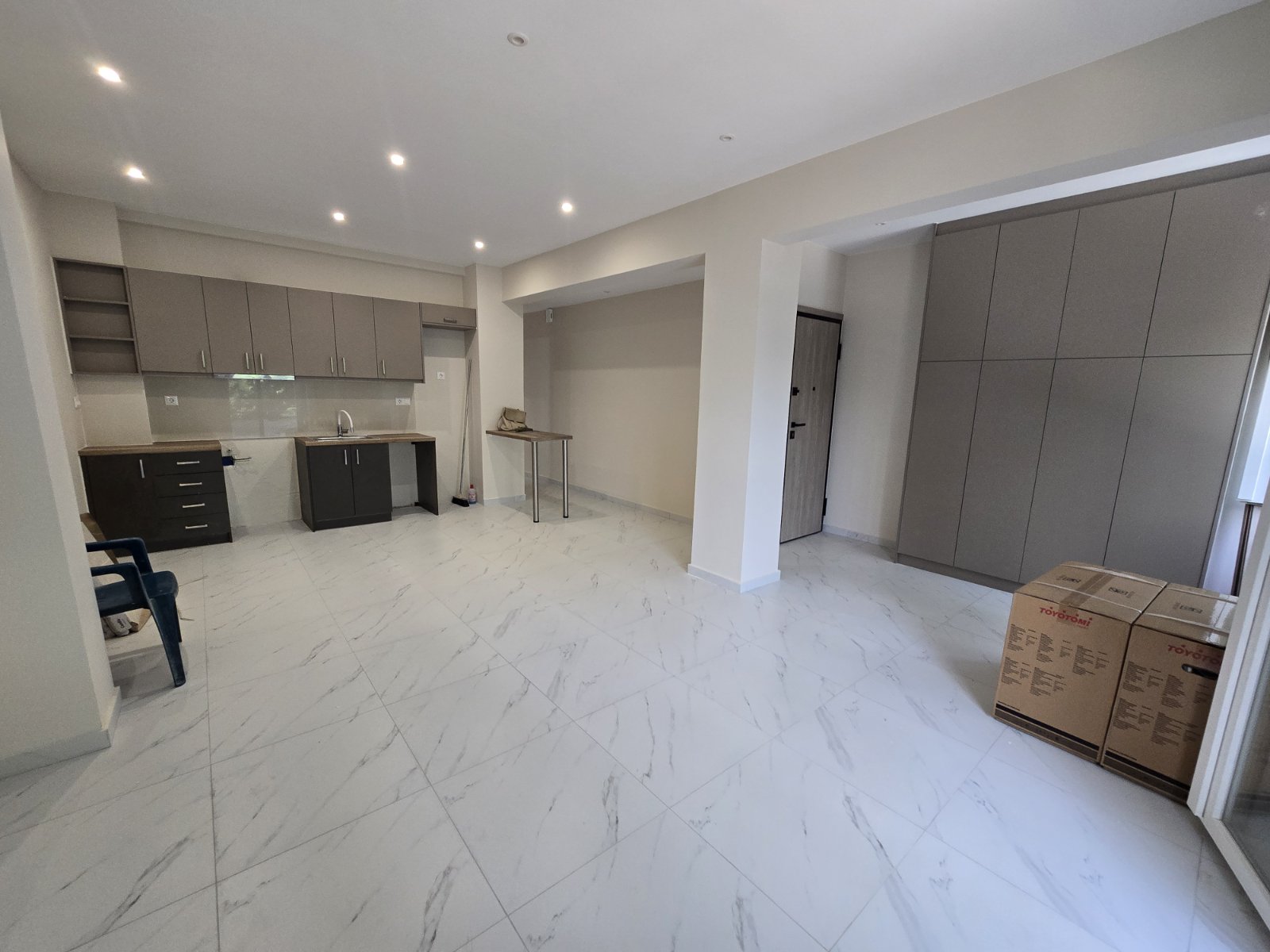 Renovated 2-bedroom apartment near the Metro