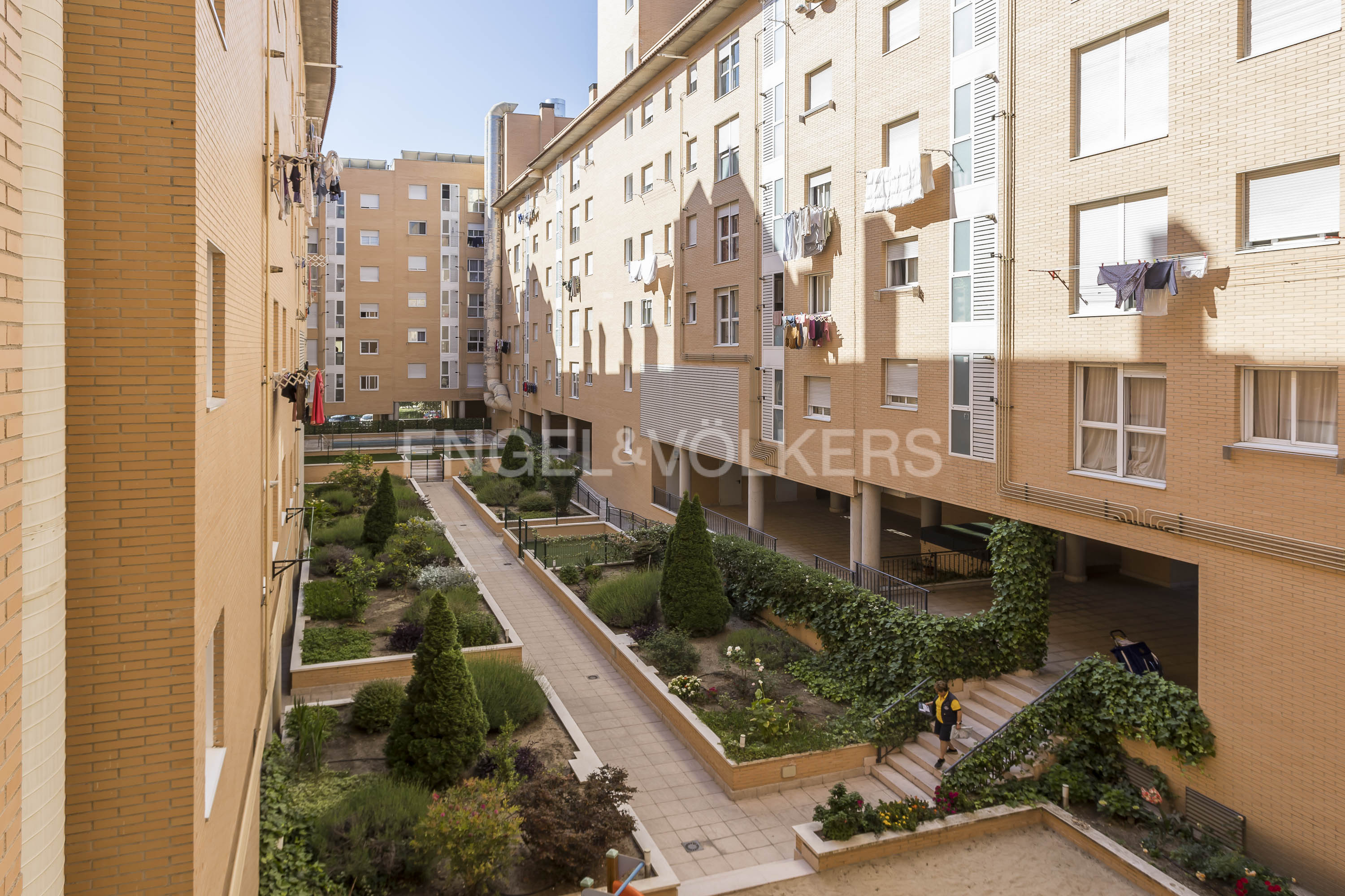 Studio in a residential complex with pool and parking space