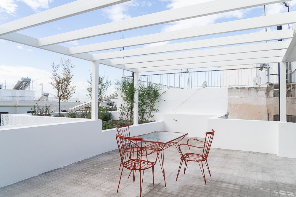 Luxury renovated second floor apartment