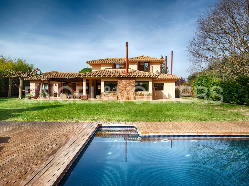 An exclusive property in the luxurious Torremirona Golf