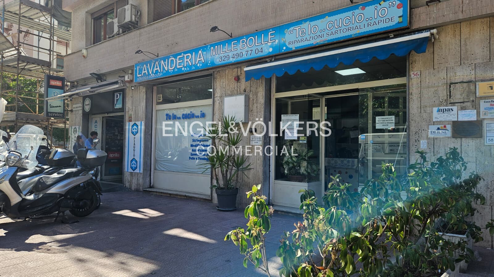 Immobile commerciale con 2 vetrine e dehor - Via Duca della Verdura