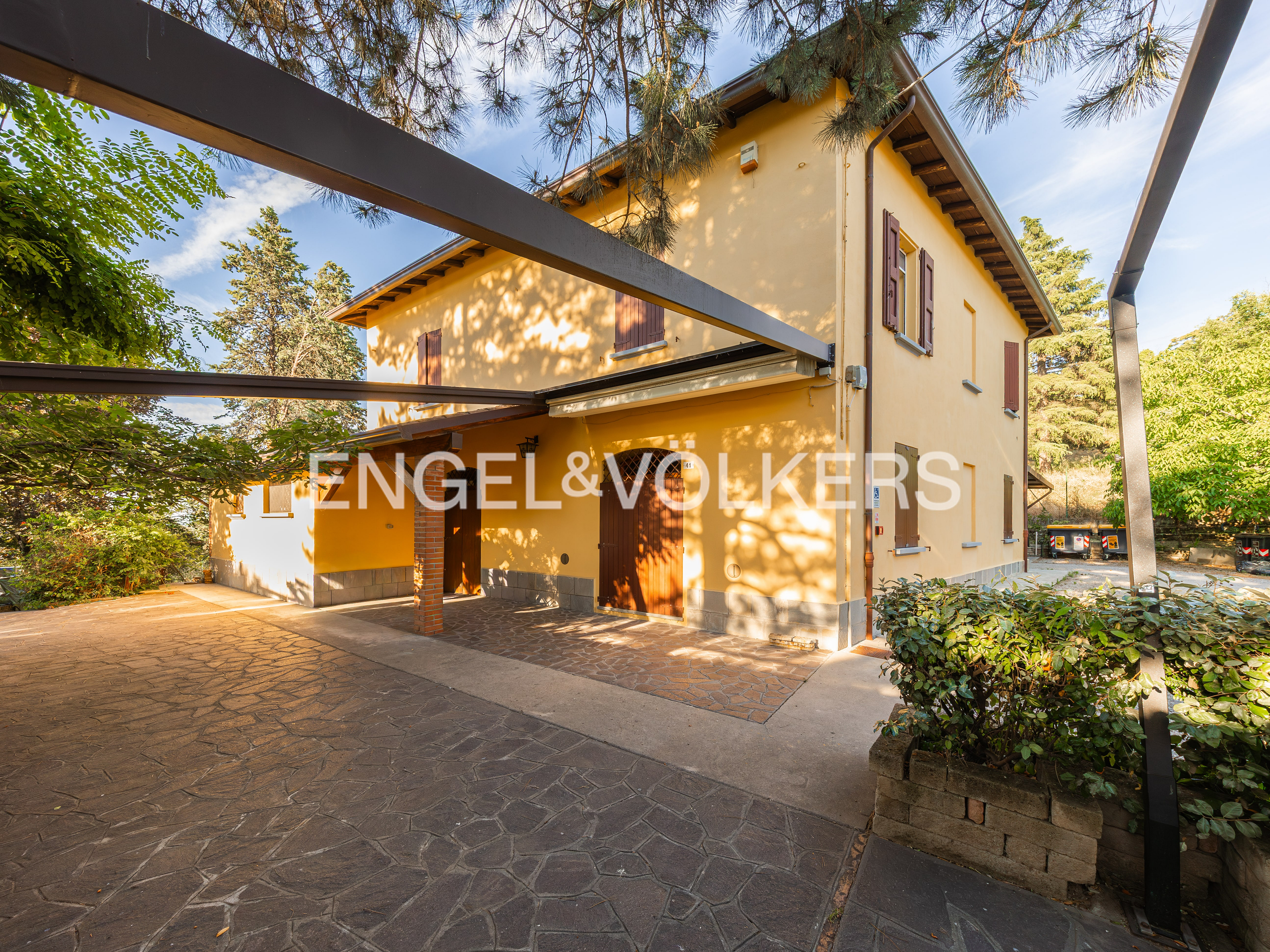 Detached villa with panoramic terrace