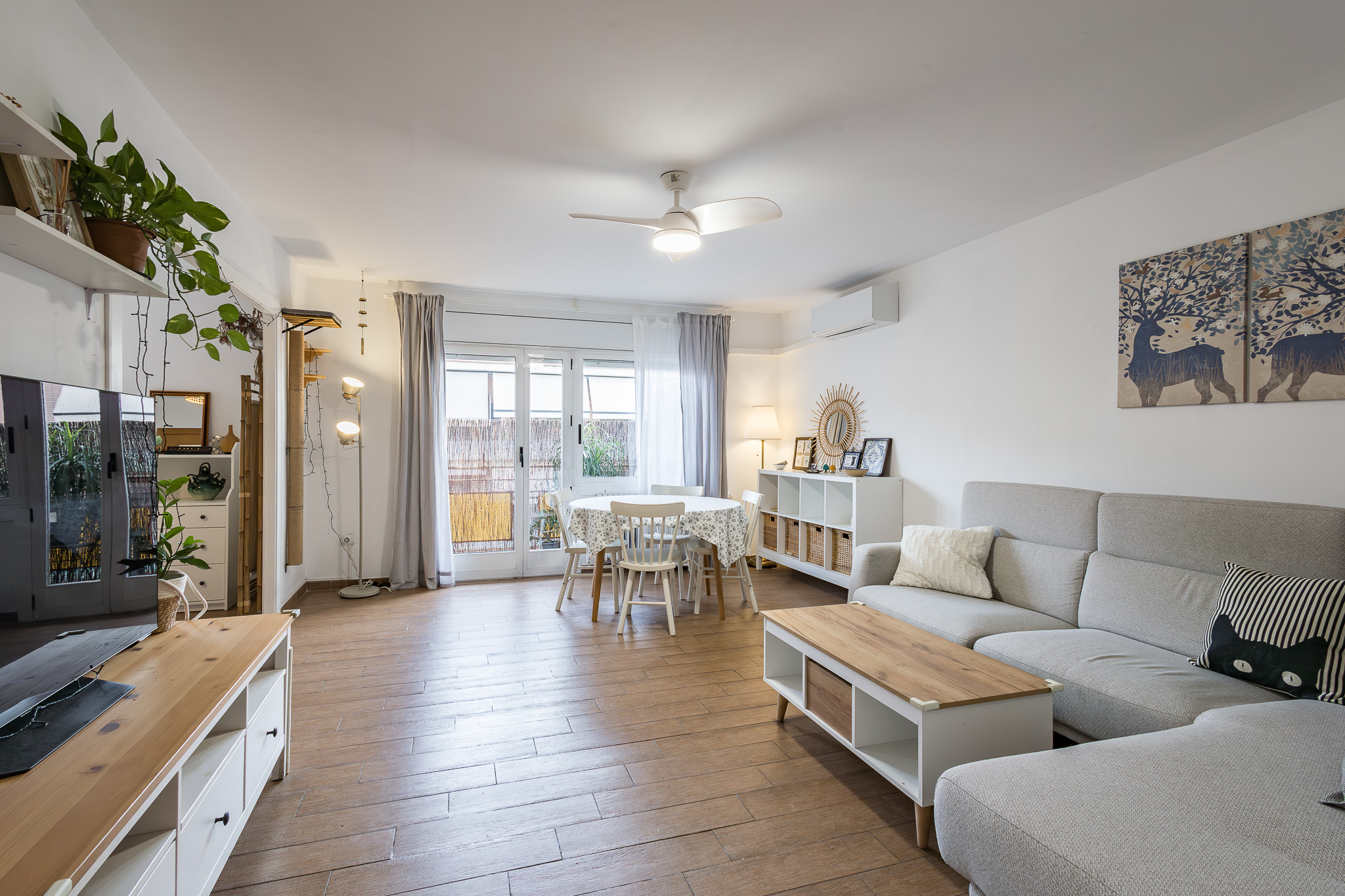 Elegant renovated 4-bedroom apartment with balcony and garage in Cerdanyola del Vallès, near Barcelona and Collserola’s natural surroundings
