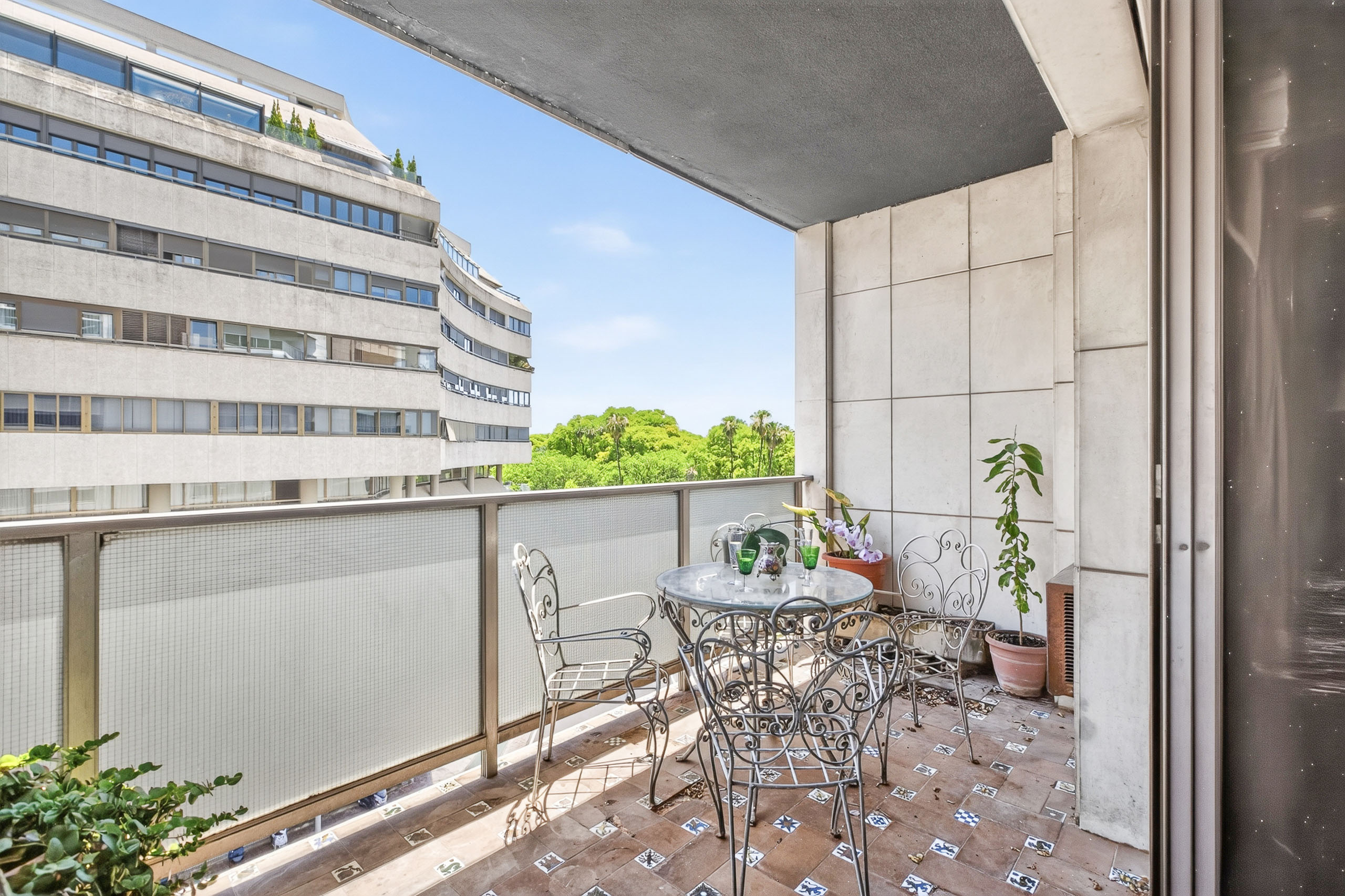 Herrschaftliche, geräumige Außenwohnung mit freiem Blick und Garagenstellplatz in República Argentina, Sevilla