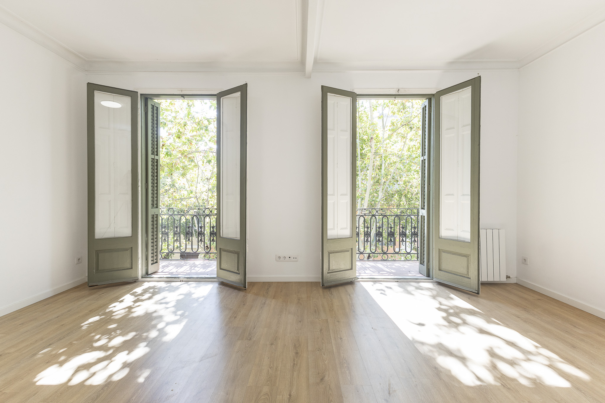 Cozy apartment in a historic building on Diputació Street