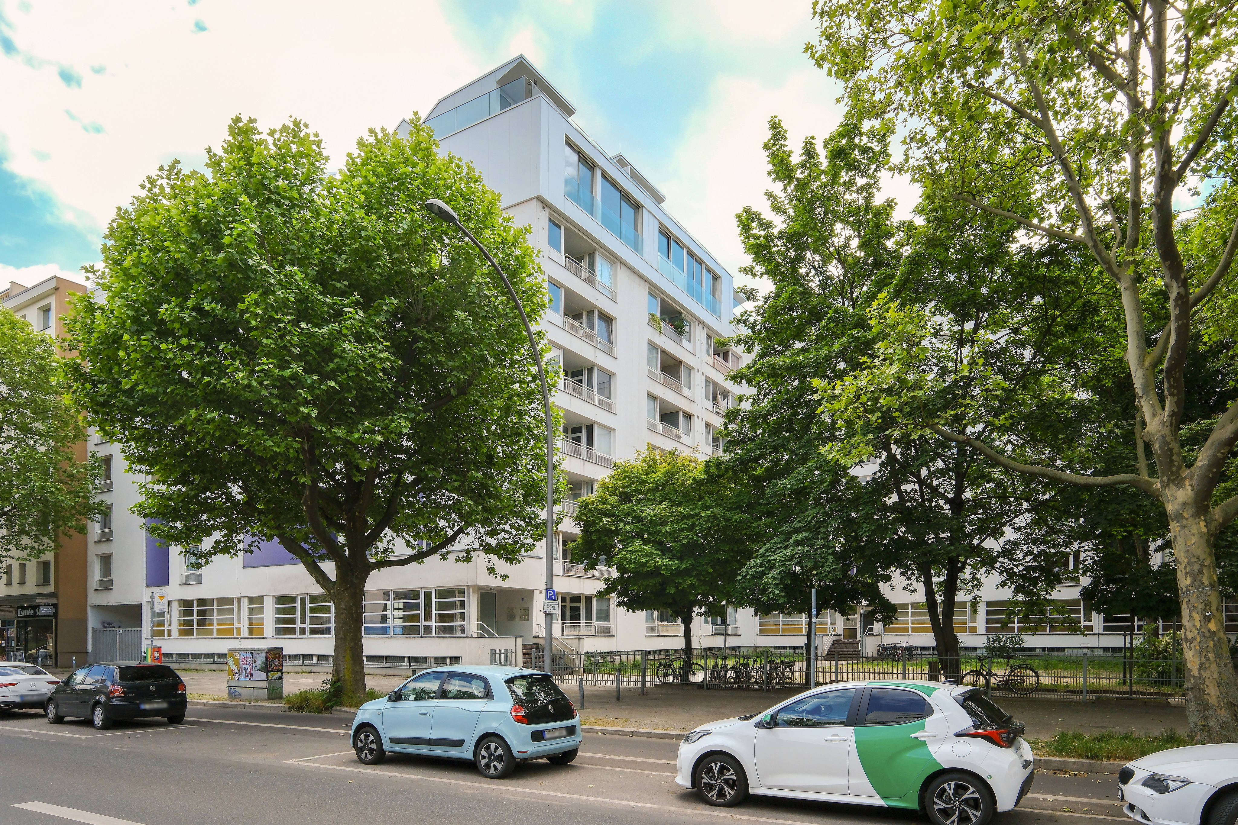 Quietly located 2-room apartment with southwest-facing loggia as an attractive investment