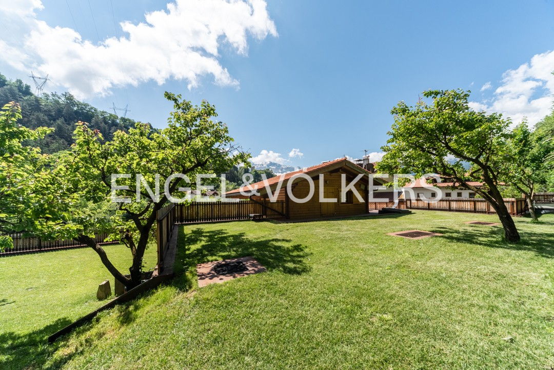 Idyllic vacation home in Sluderno for rent: Nature lovers' luxury with mountain views